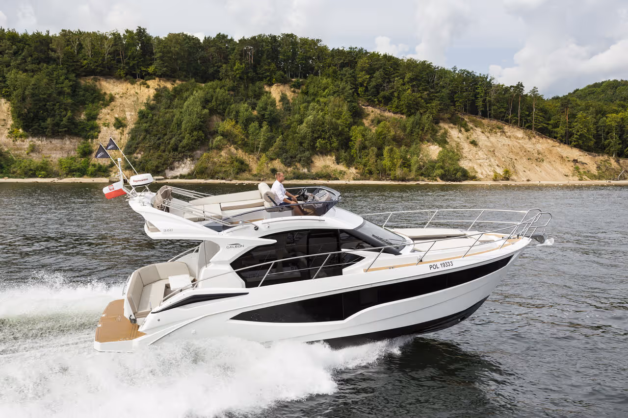 Galeon 360 FLY — photo 6