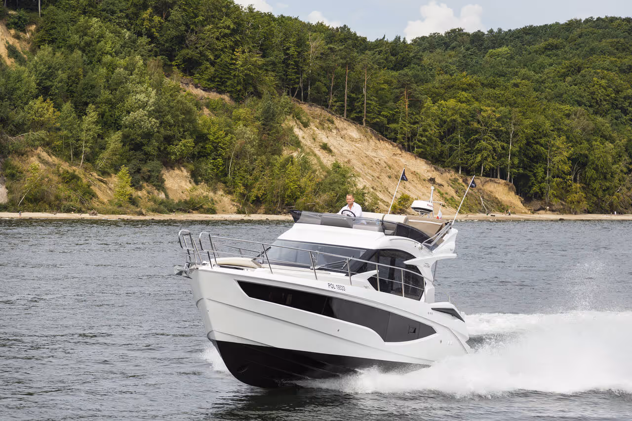 Galeon 360 FLY — photo 8