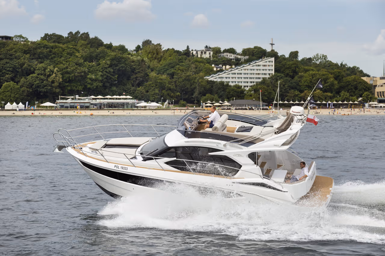 Galeon 360 FLY — photo 10