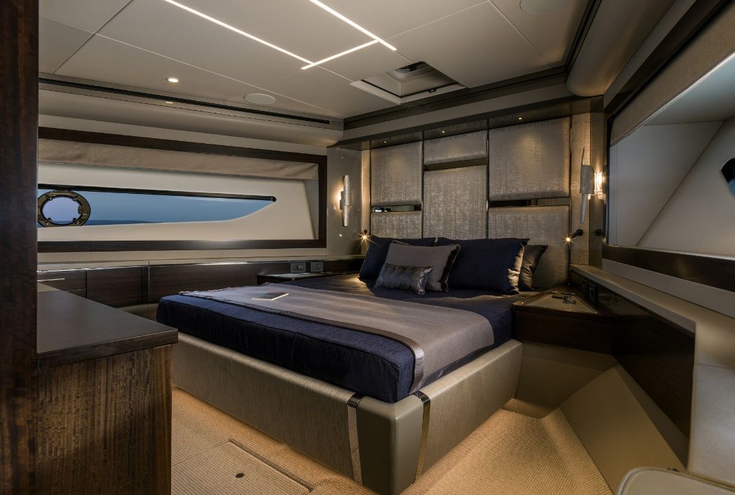 Sunseeker 88 Yacht — photo 7
