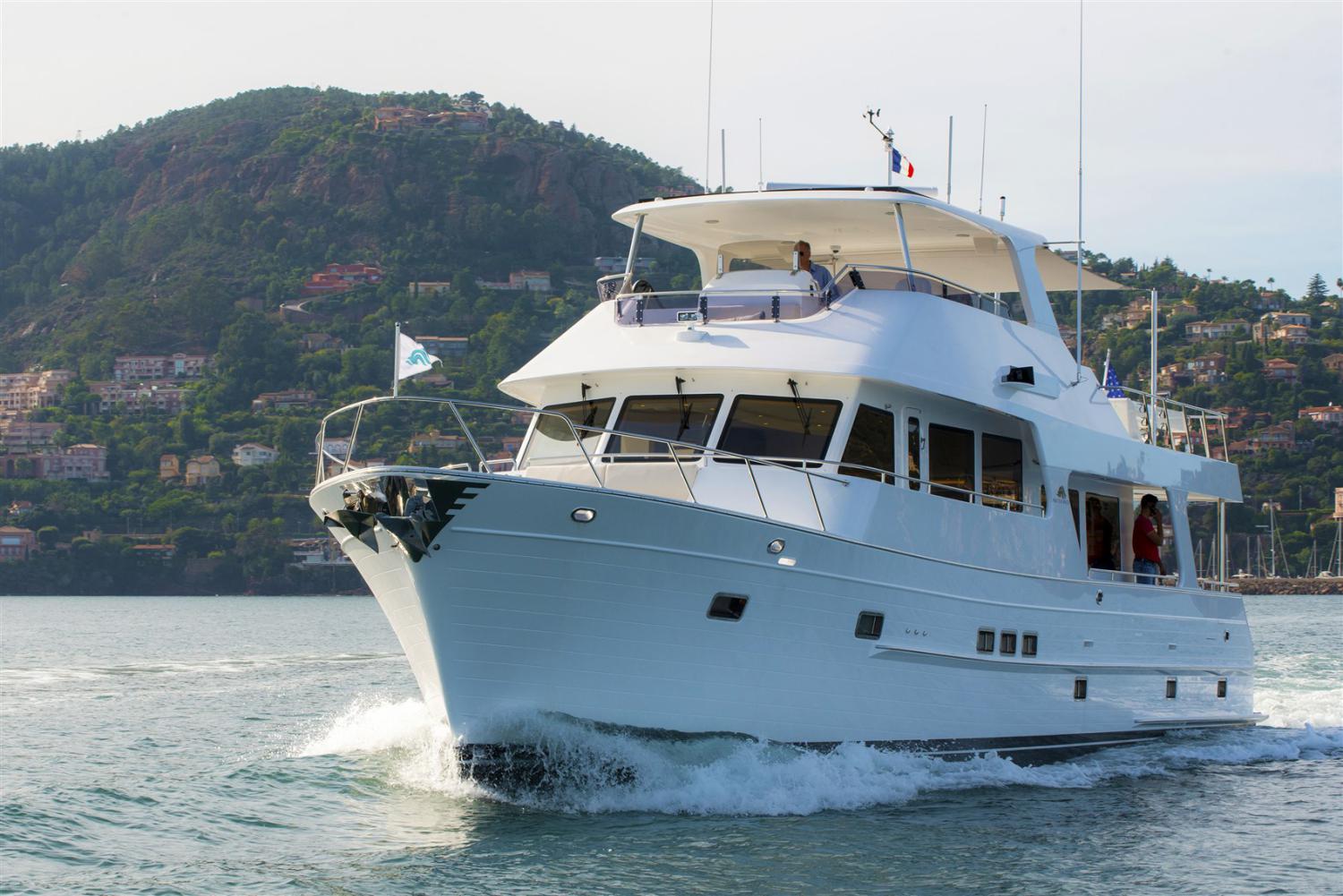 Outer Reef Yachts 640 AZURE Motoryacht — photo 4