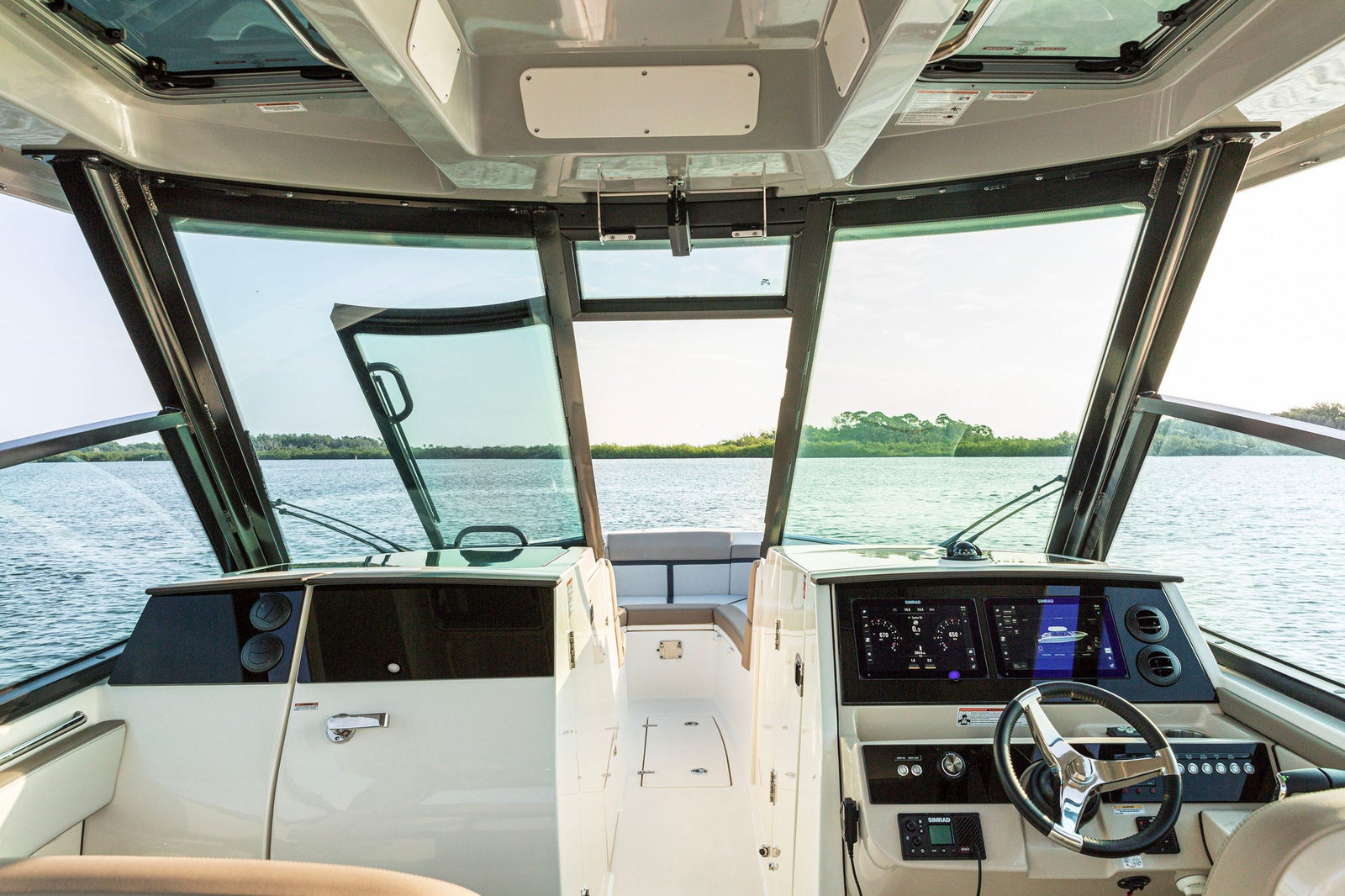 Boston Whaler 330 Vantage — photo 4
