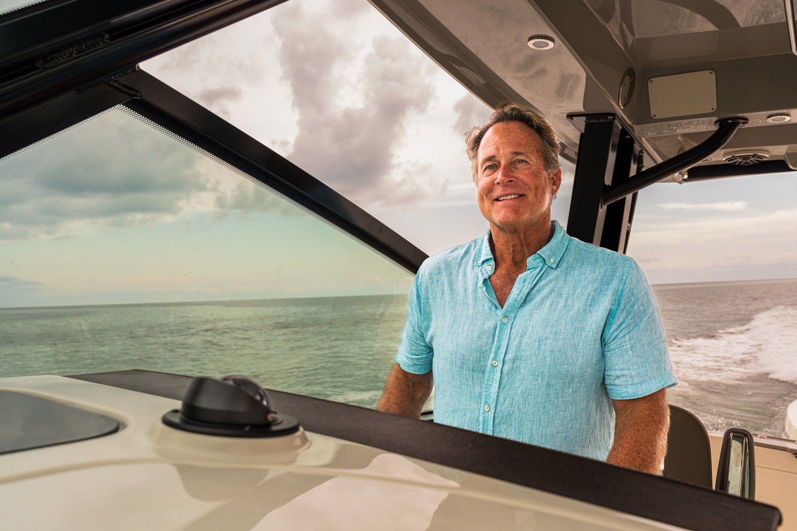 Boston Whaler 330 Vantage — photo 9