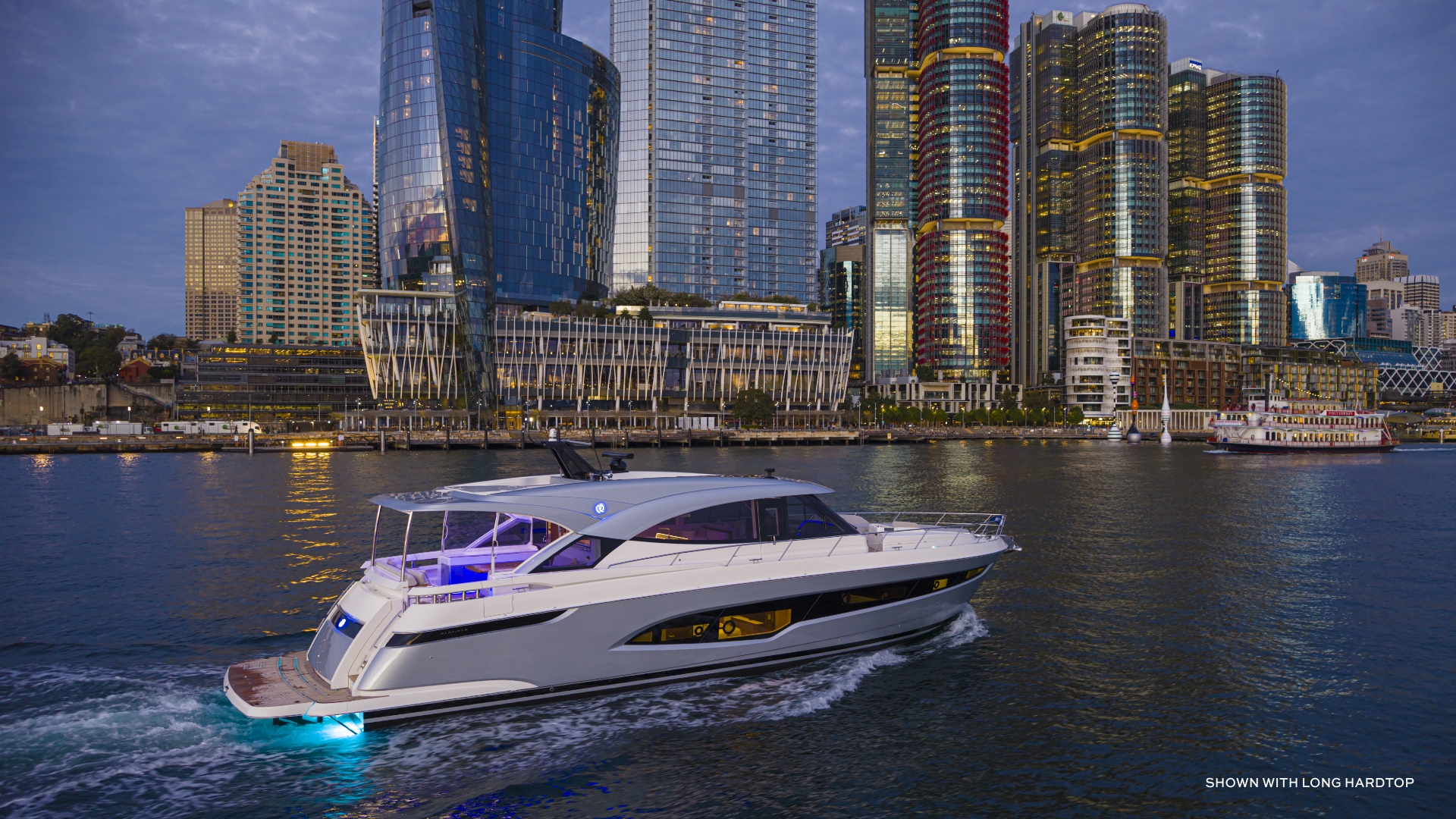 Riviera 6200 Sport Yacht Platinum Edition — photo 4