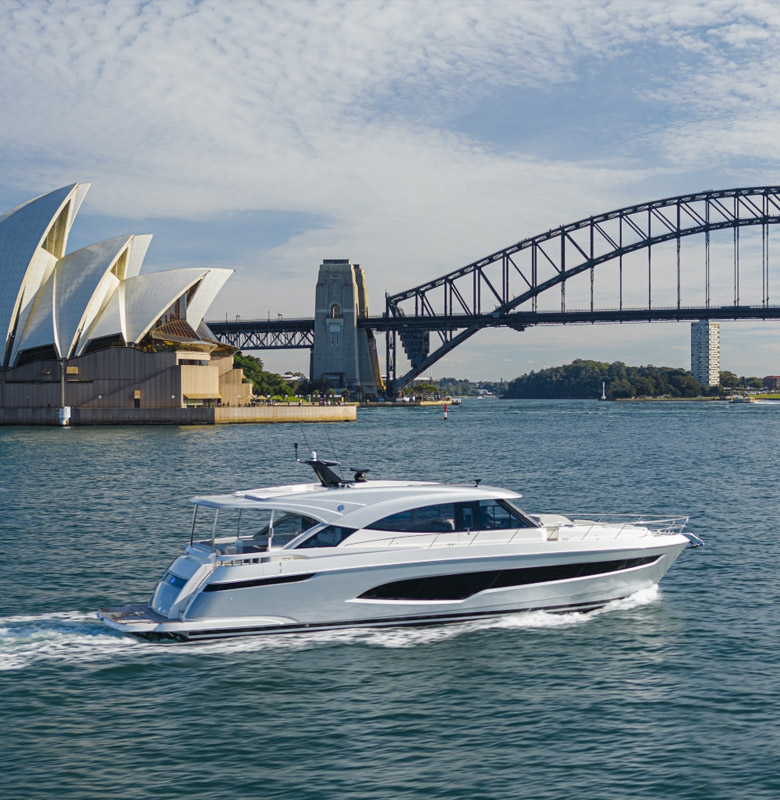 Riviera 6200 Sport Yacht Platinum Edition — photo 8