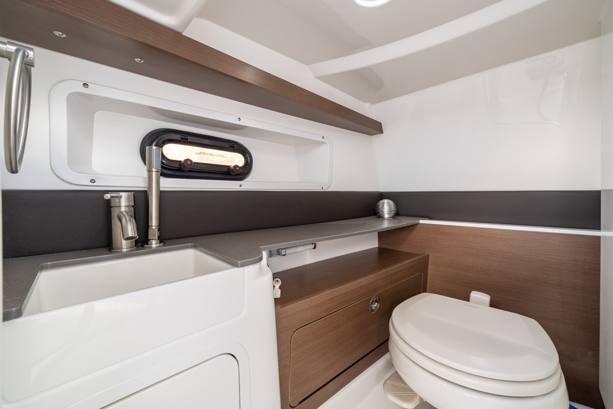 Sea Ray SDX 290 Outboard — photo 10