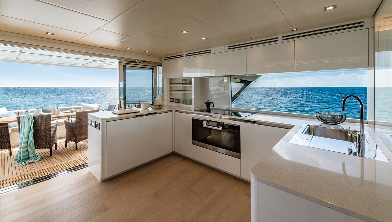 Monte Carlo Yachts MCY 76 Skylounge — photo 8