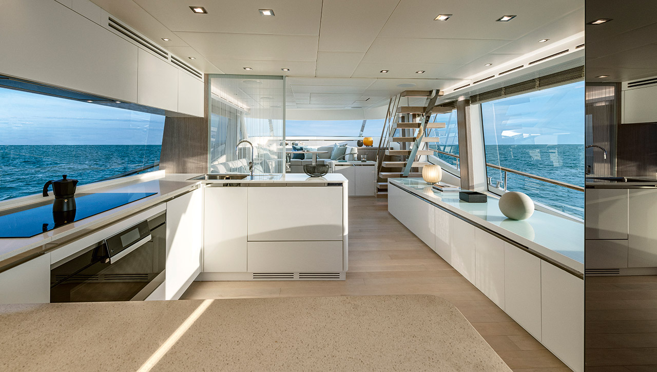 Monte Carlo Yachts MCY 76 Skylounge — photo 10