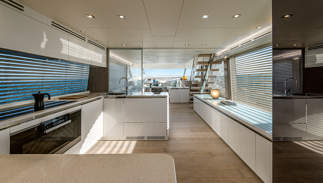 Monte Carlo Yachts MCY 76 Skylounge — photo 9