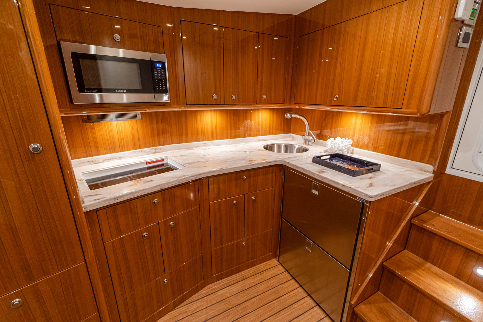 Viking Yachts 46 Billfish — photo 8