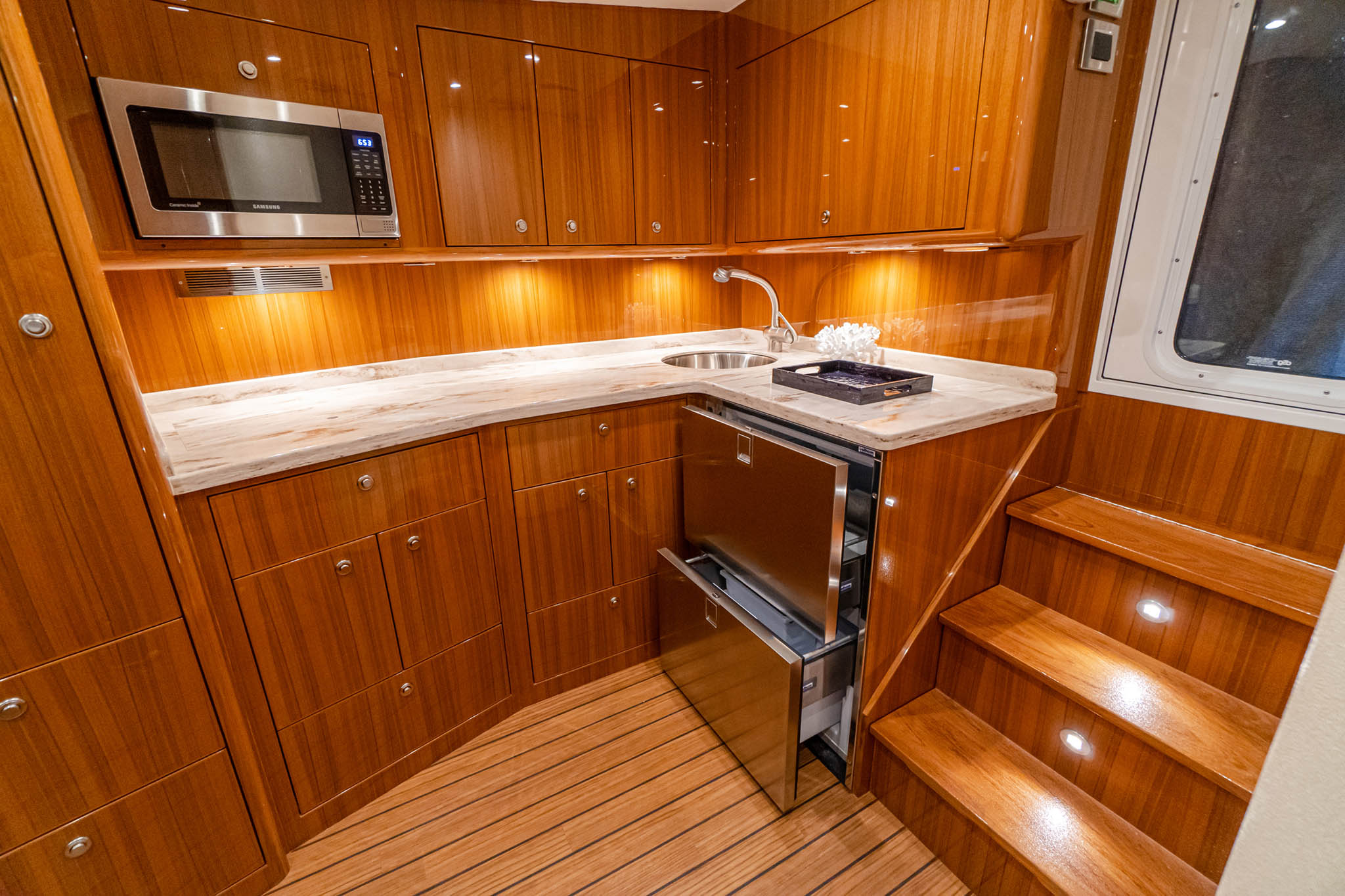 Viking Yachts 46 Billfish — photo 7