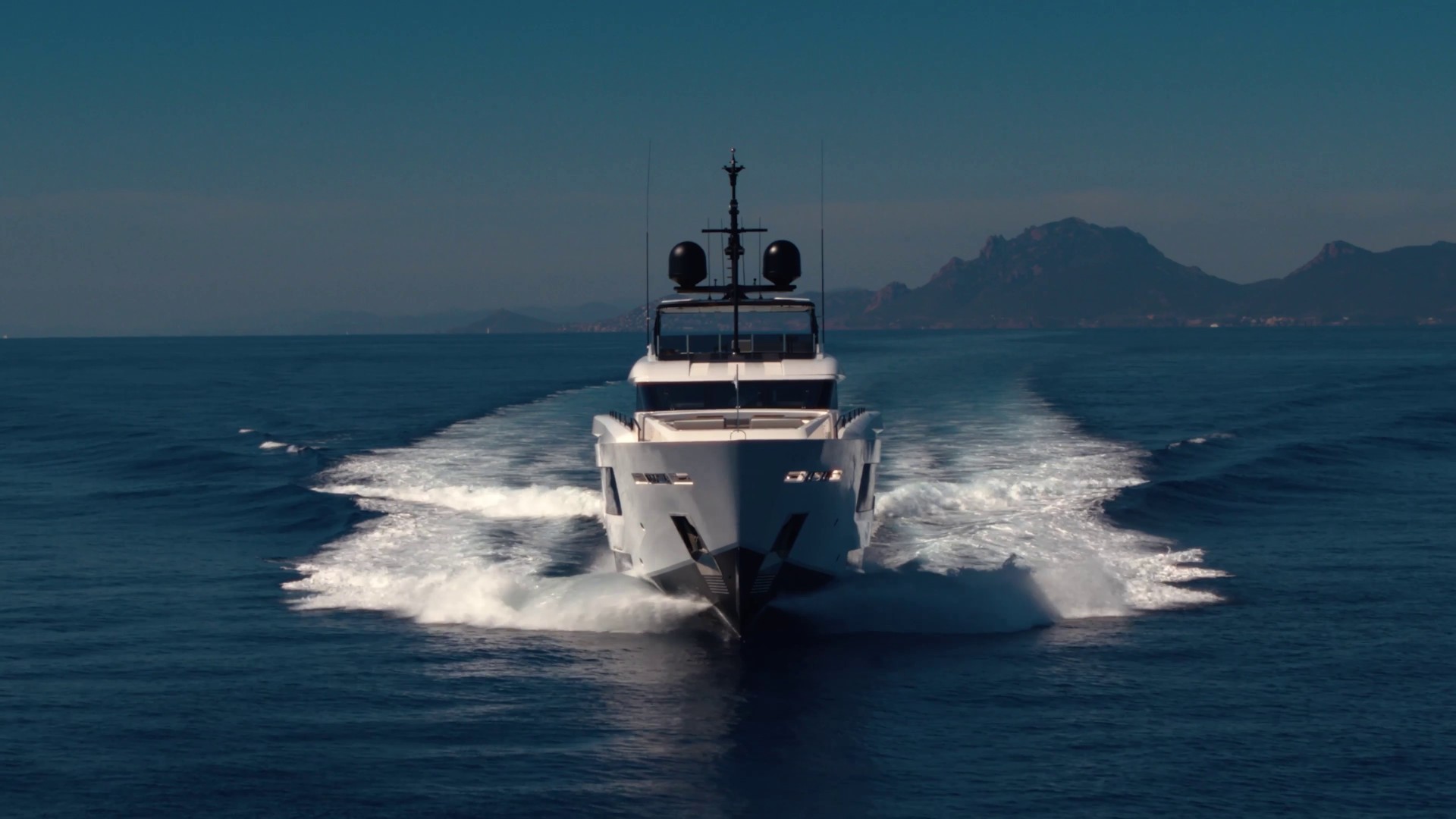 Custom Line Saetta 140' — photo 9