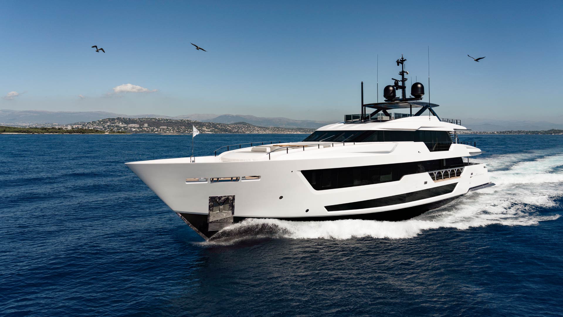 Custom Line Saetta 140' — photo 6
