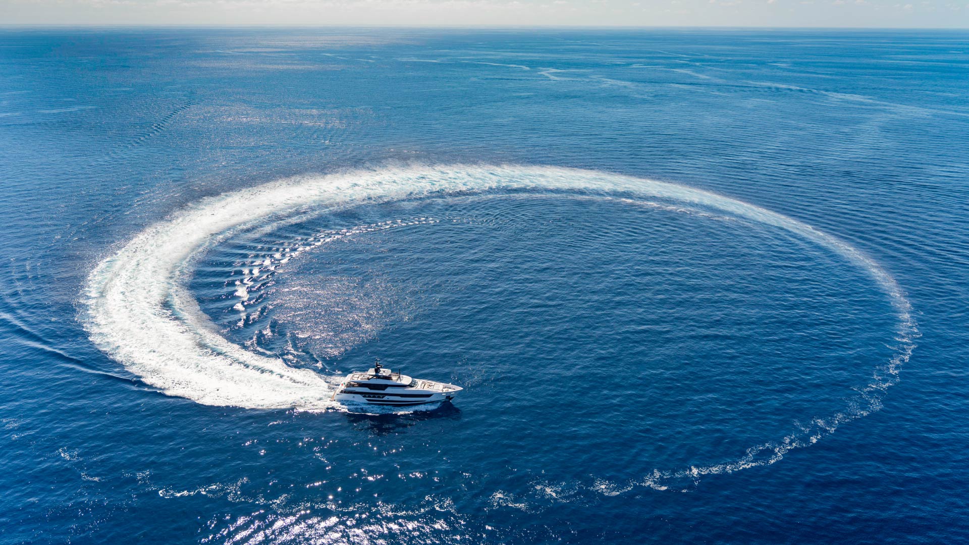 Custom Line Saetta 140' — photo 8