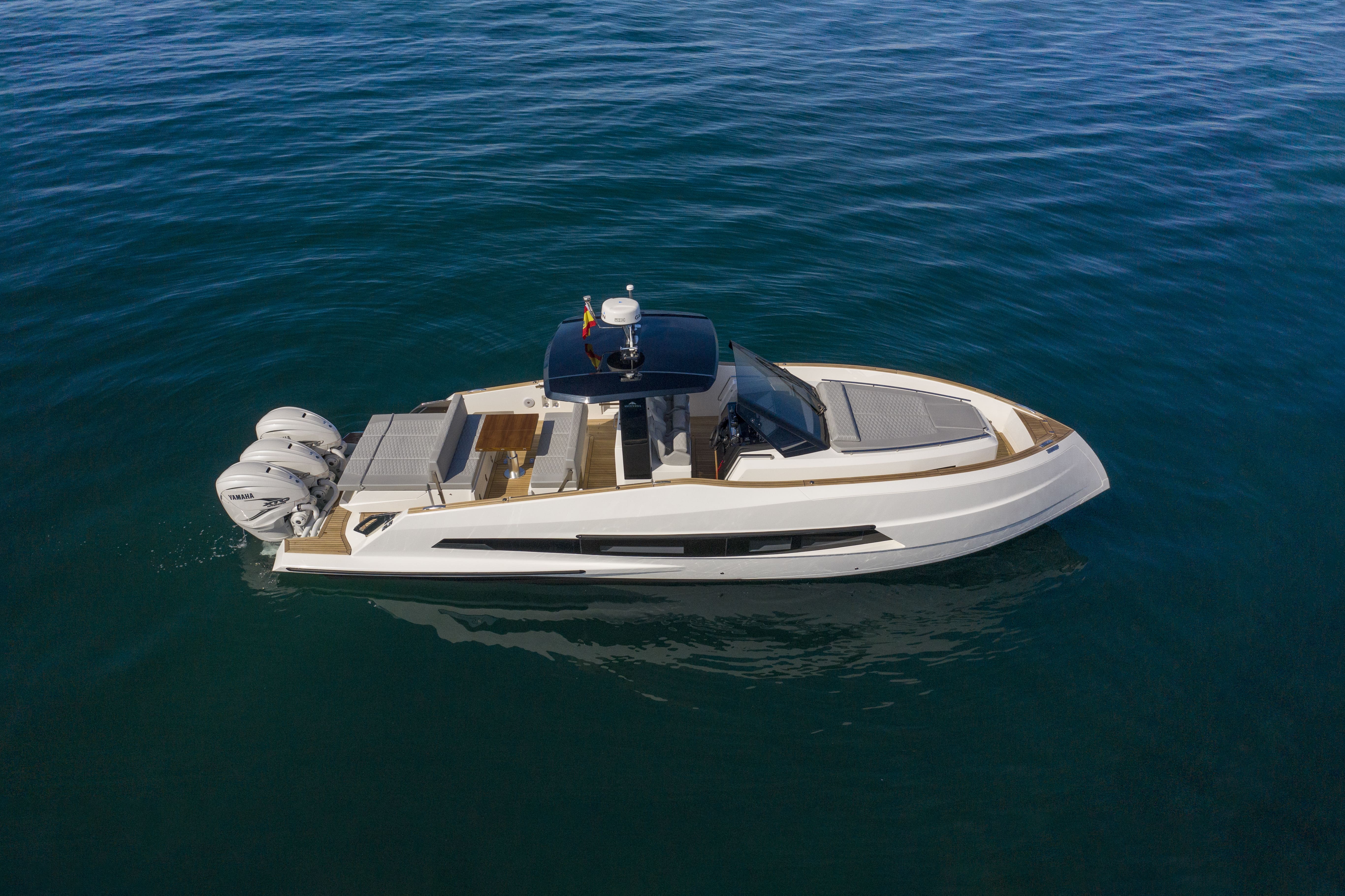 Astondoa 377 Coupe Outboard — photo 6