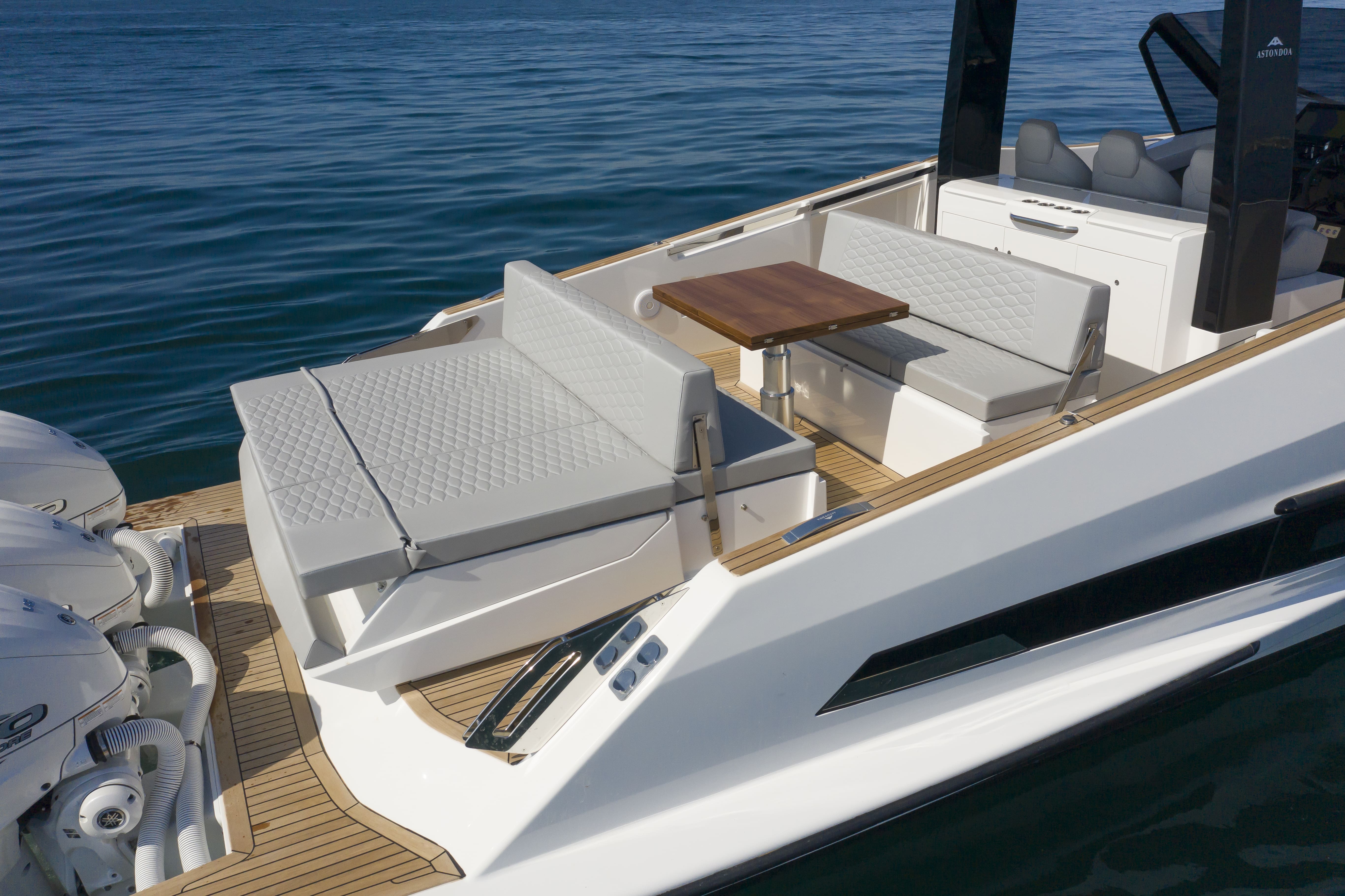 Astondoa 377 Coupe Outboard — photo 10