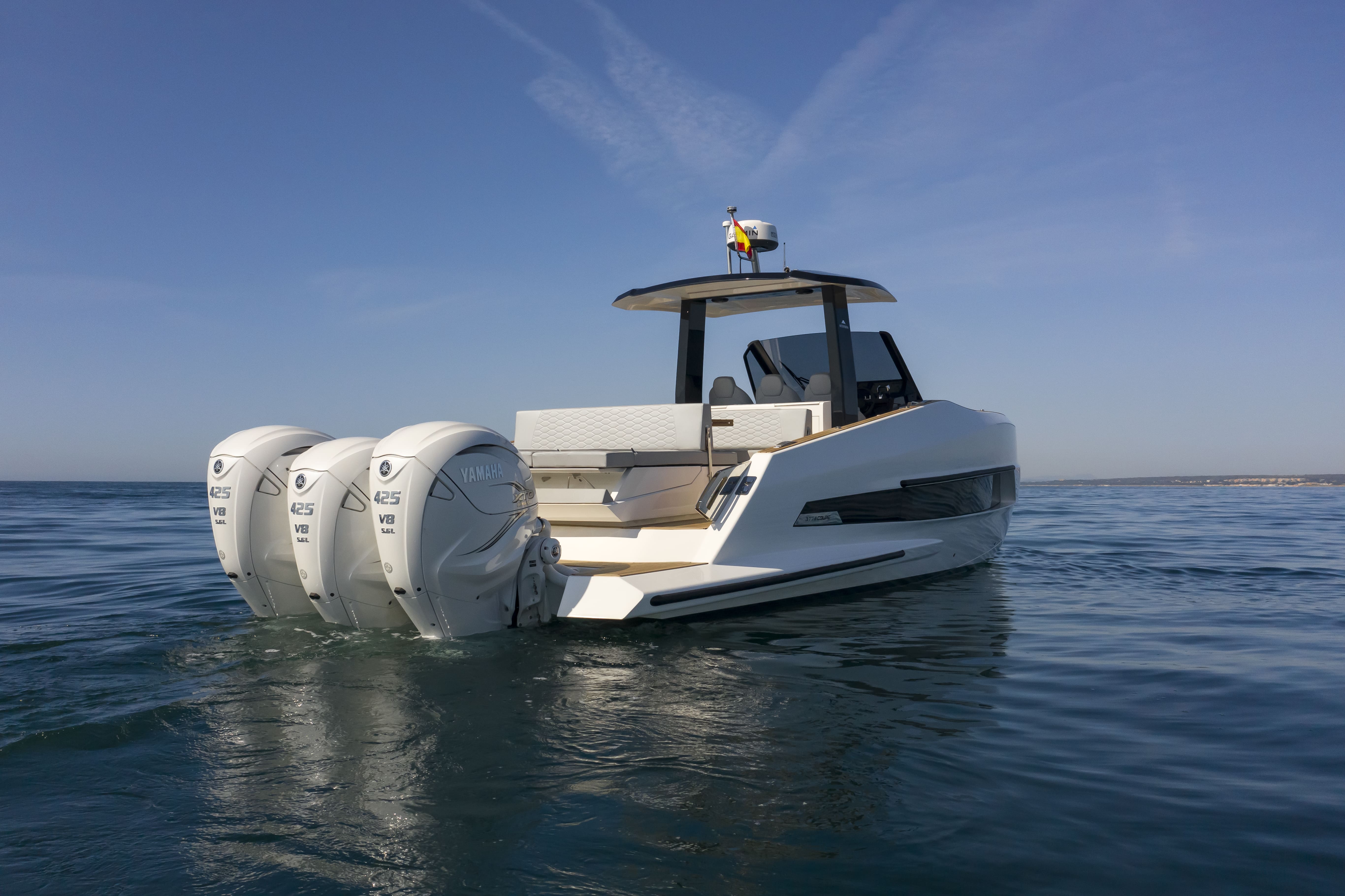 Astondoa 377 Coupe Outboard — photo 9