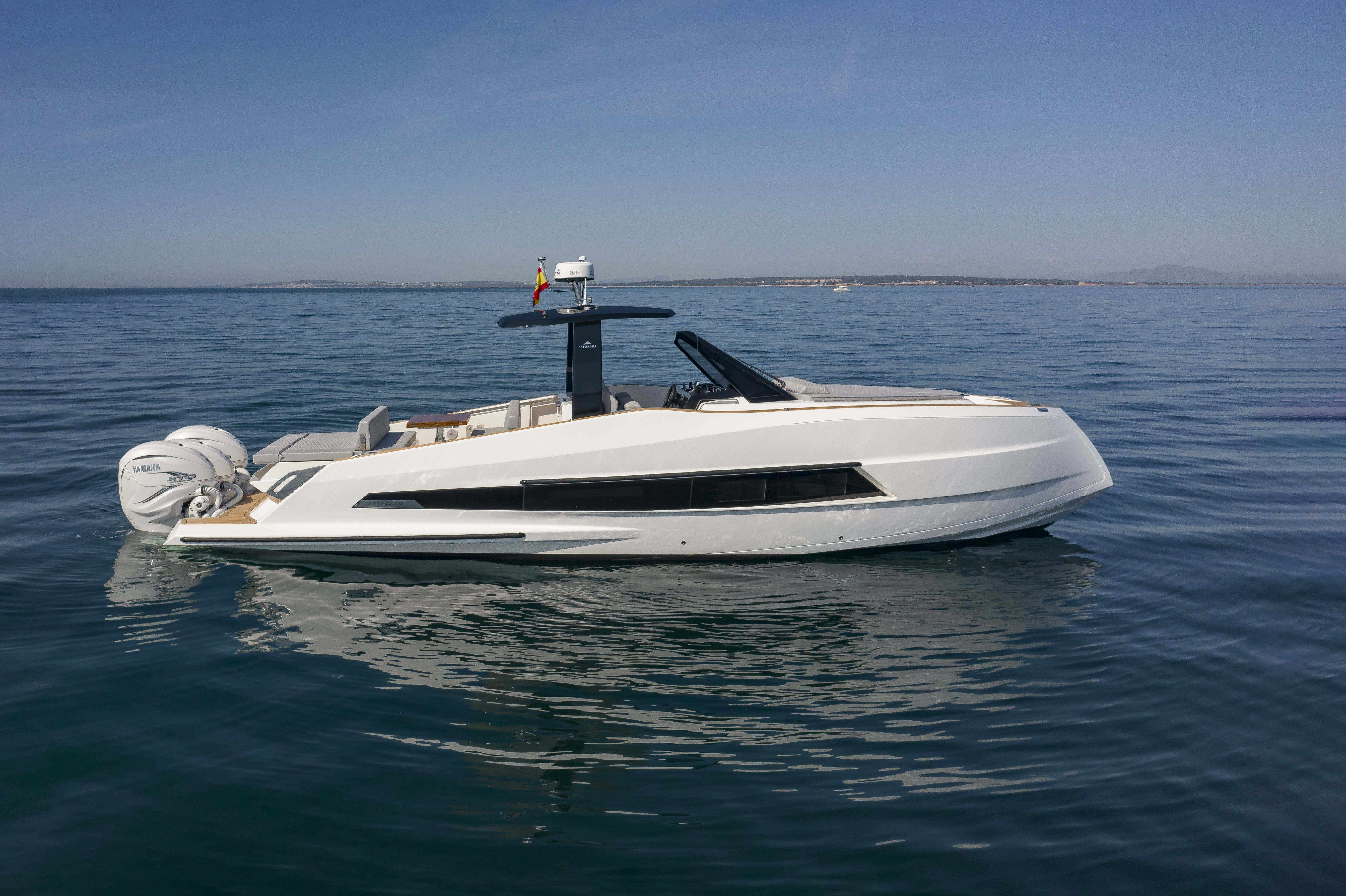 Astondoa 377 Coupe Outboard — photo 4
