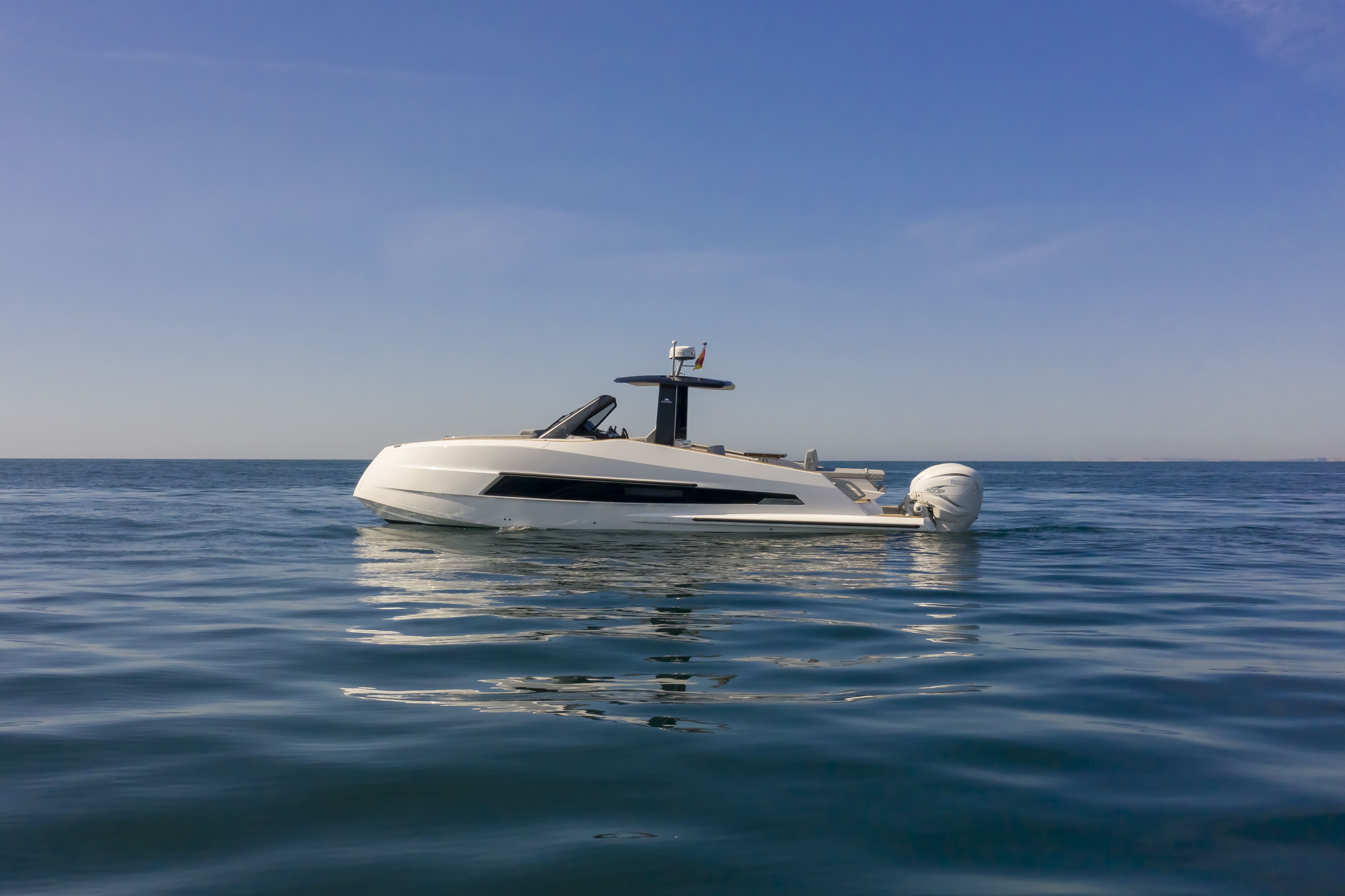 Astondoa 377 Coupe Outboard — photo 3