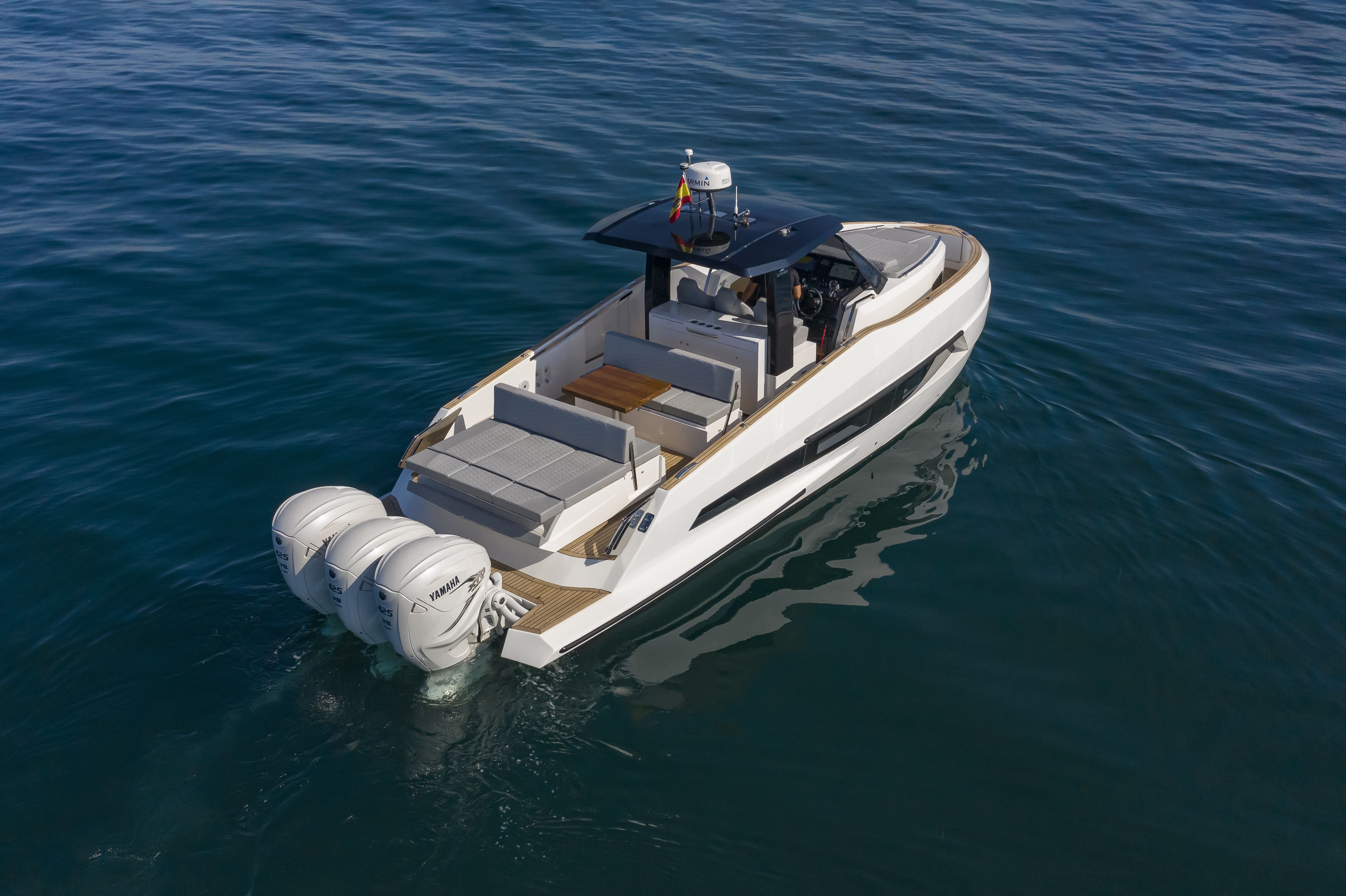 Astondoa 377 Coupe Outboard — photo 8
