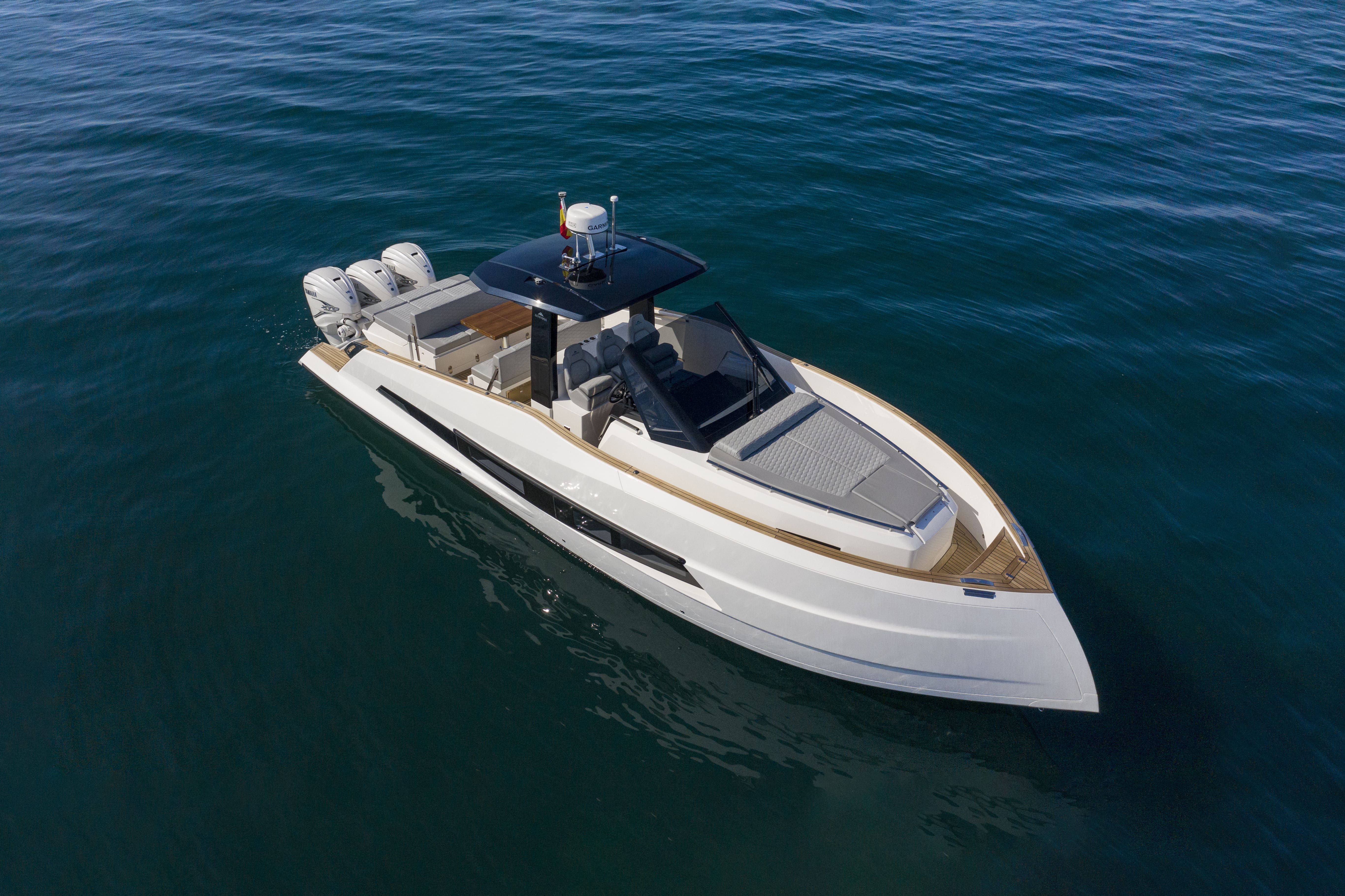 Astondoa 377 Coupe Outboard — photo 7