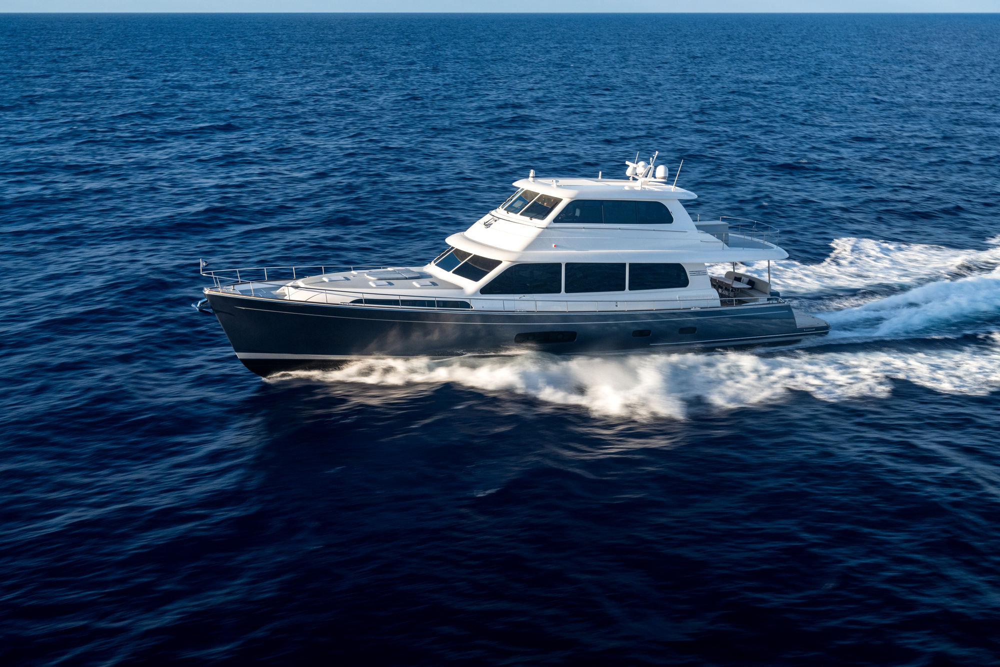 Grand Banks 85 — photo 6