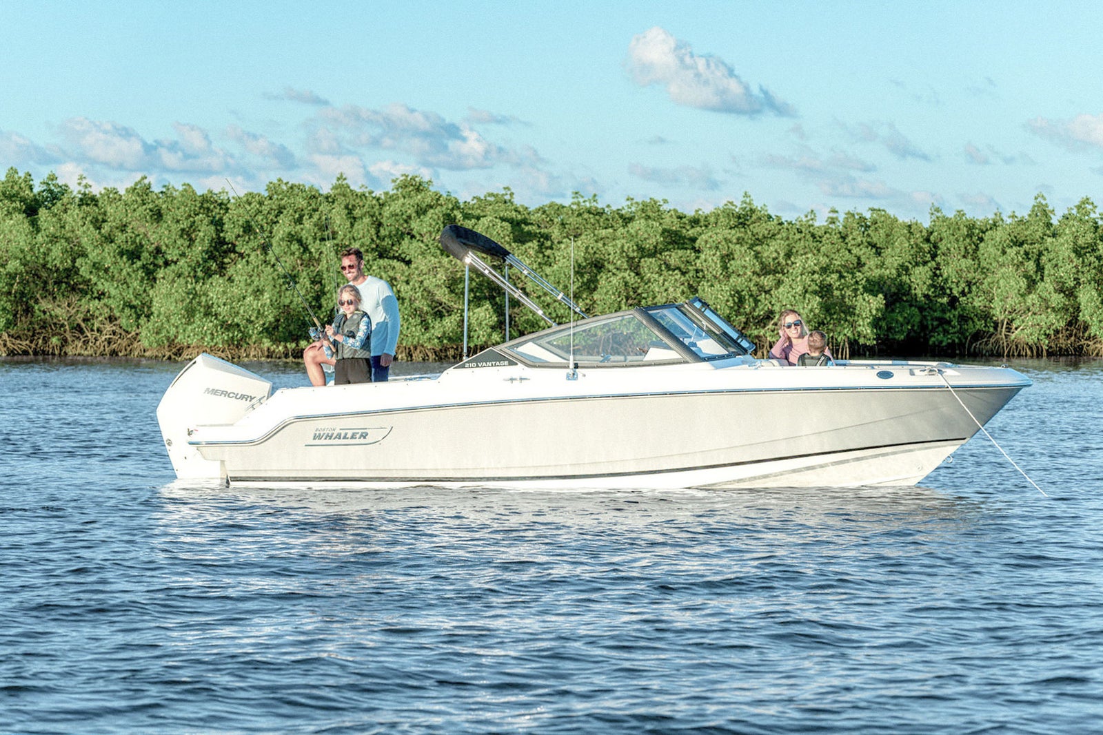 Boston Whaler 210 Vantage — photo 8
