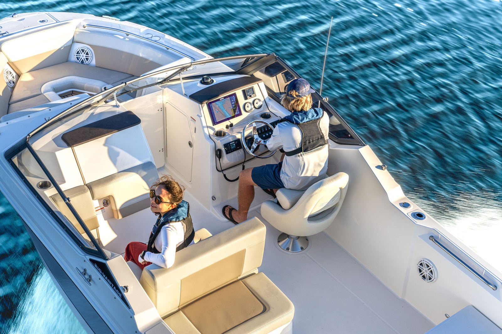 Boston Whaler 210 Vantage — photo 2