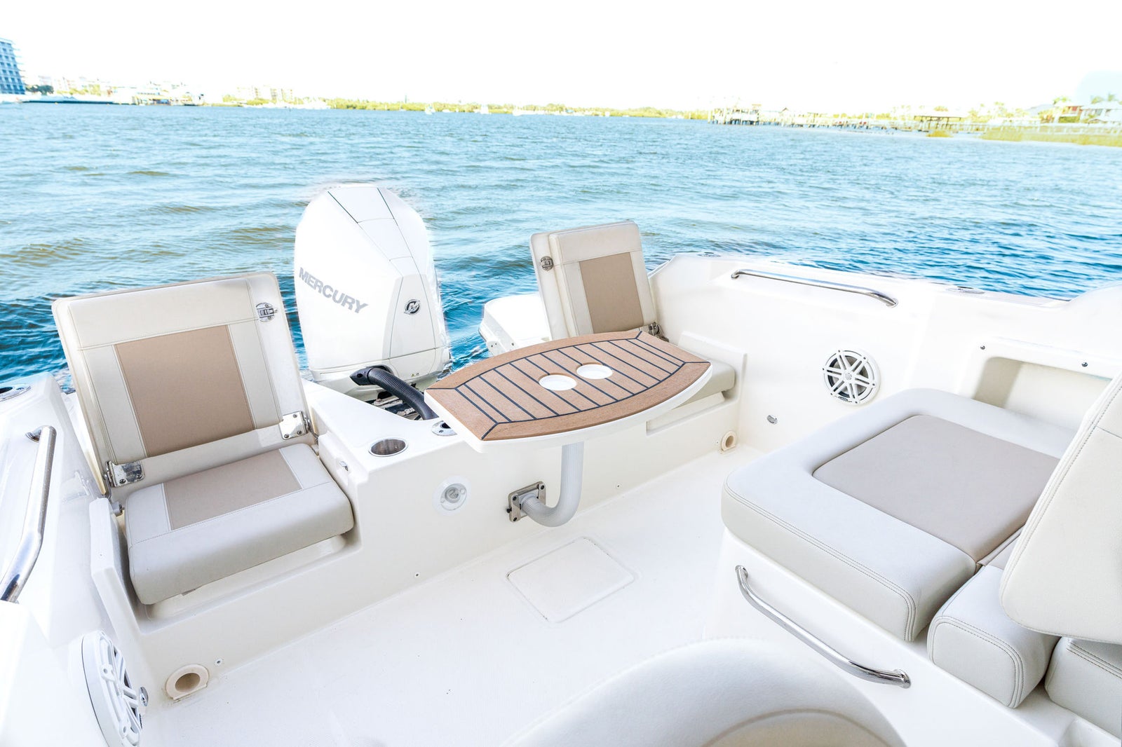Boston Whaler 210 Vantage — photo 5