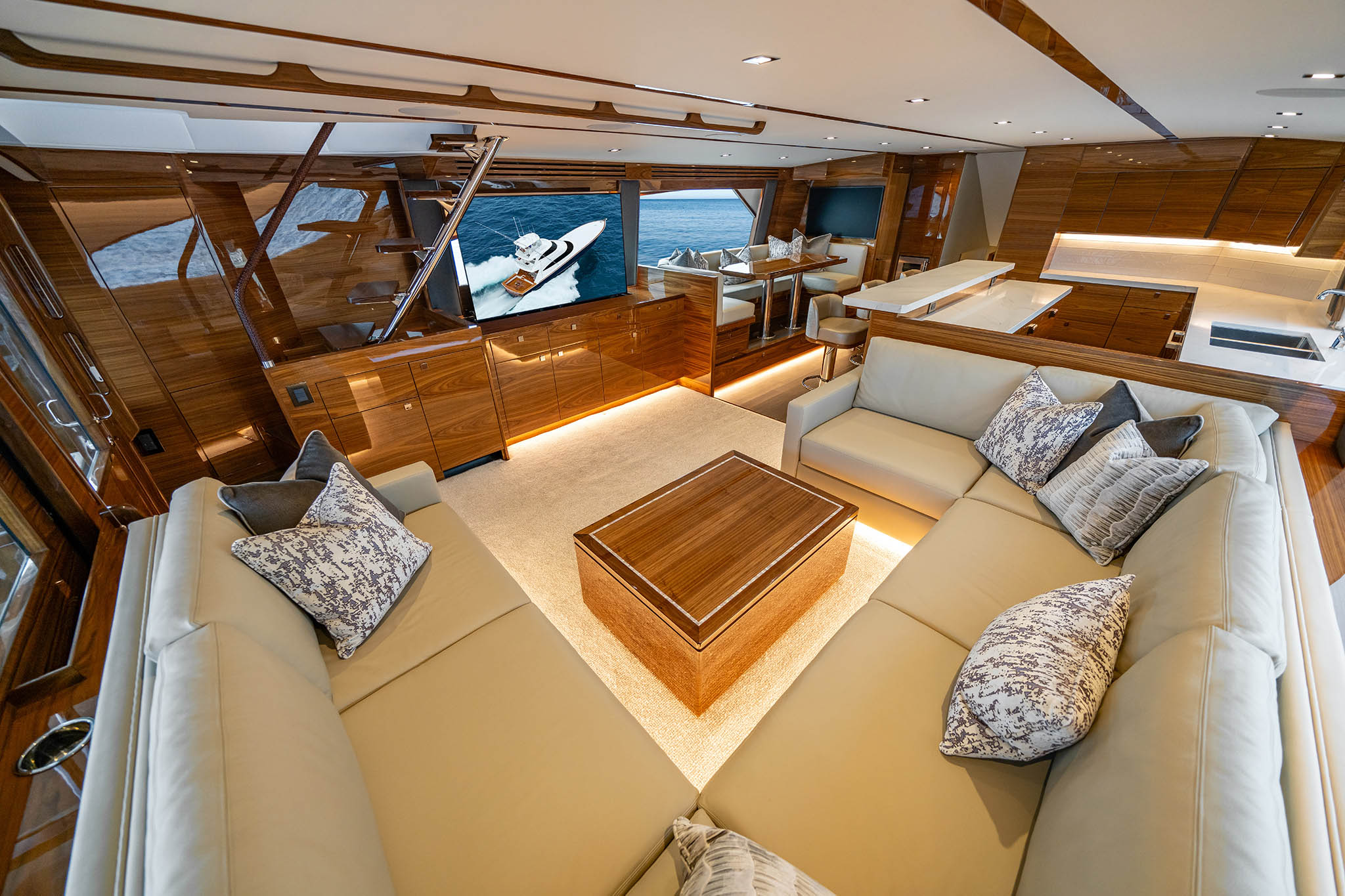 Viking Yachts 82 Sky Bridge — photo 7