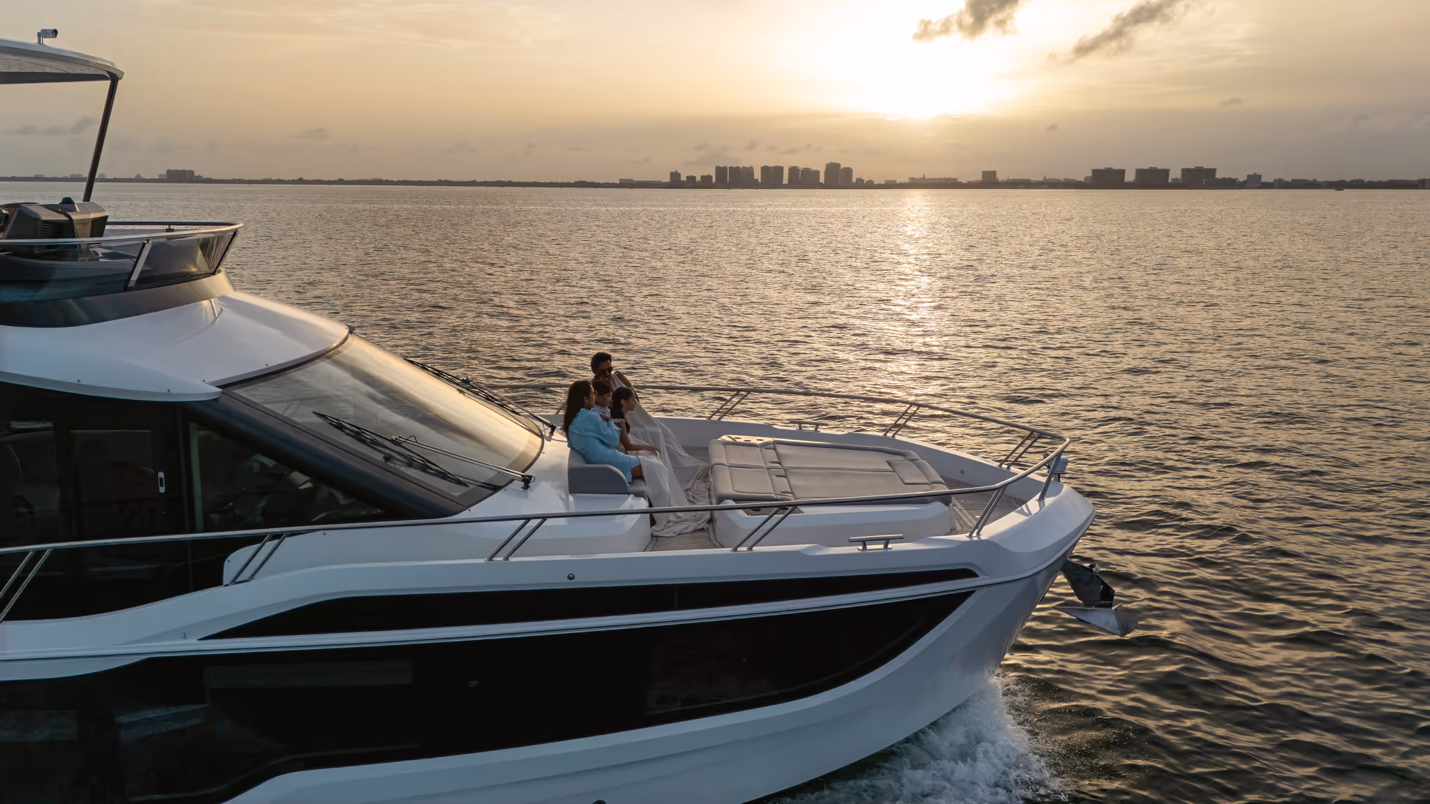 Galeon 560 FLY — photo 2