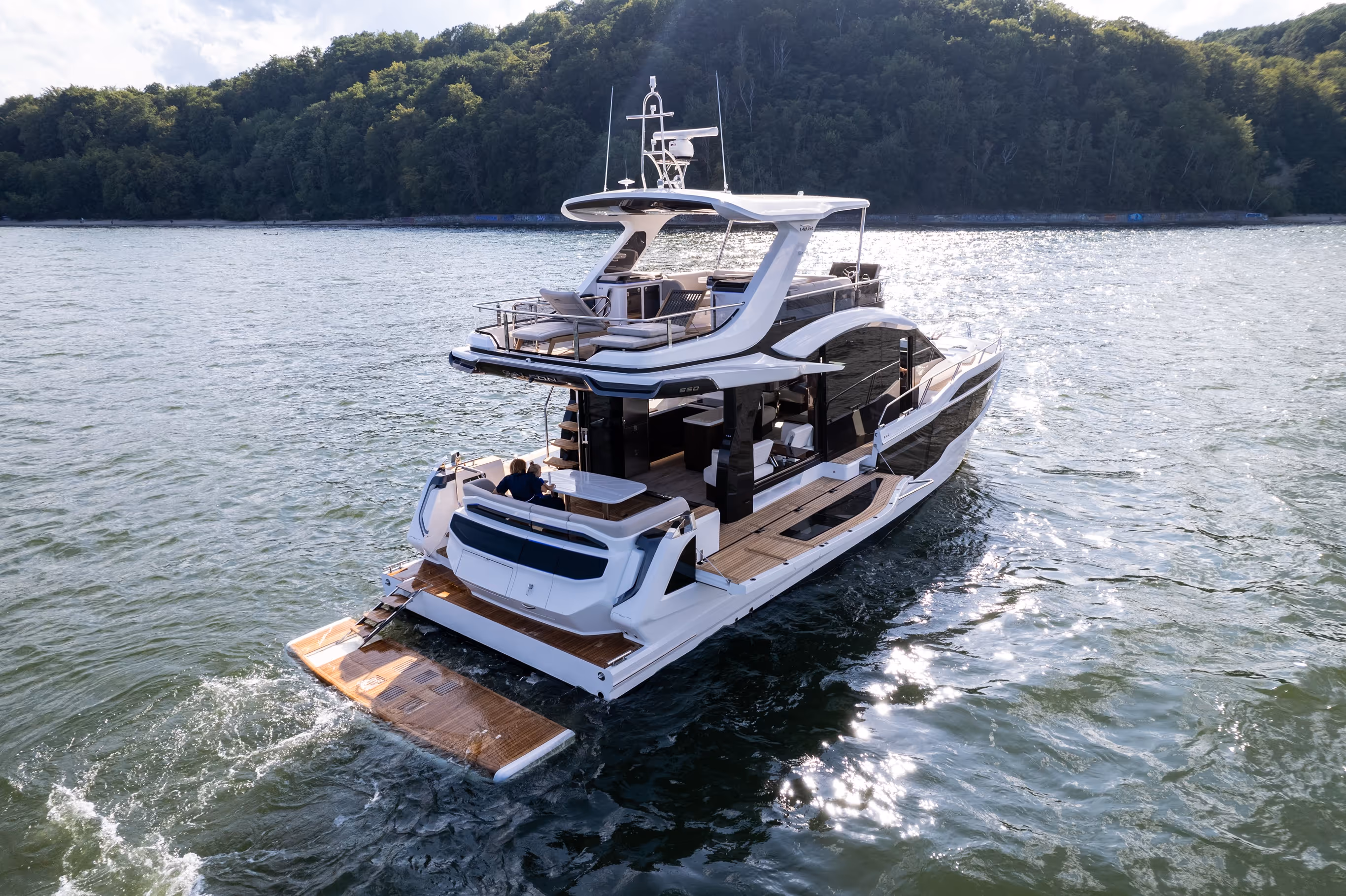Galeon 560 FLY — photo 6