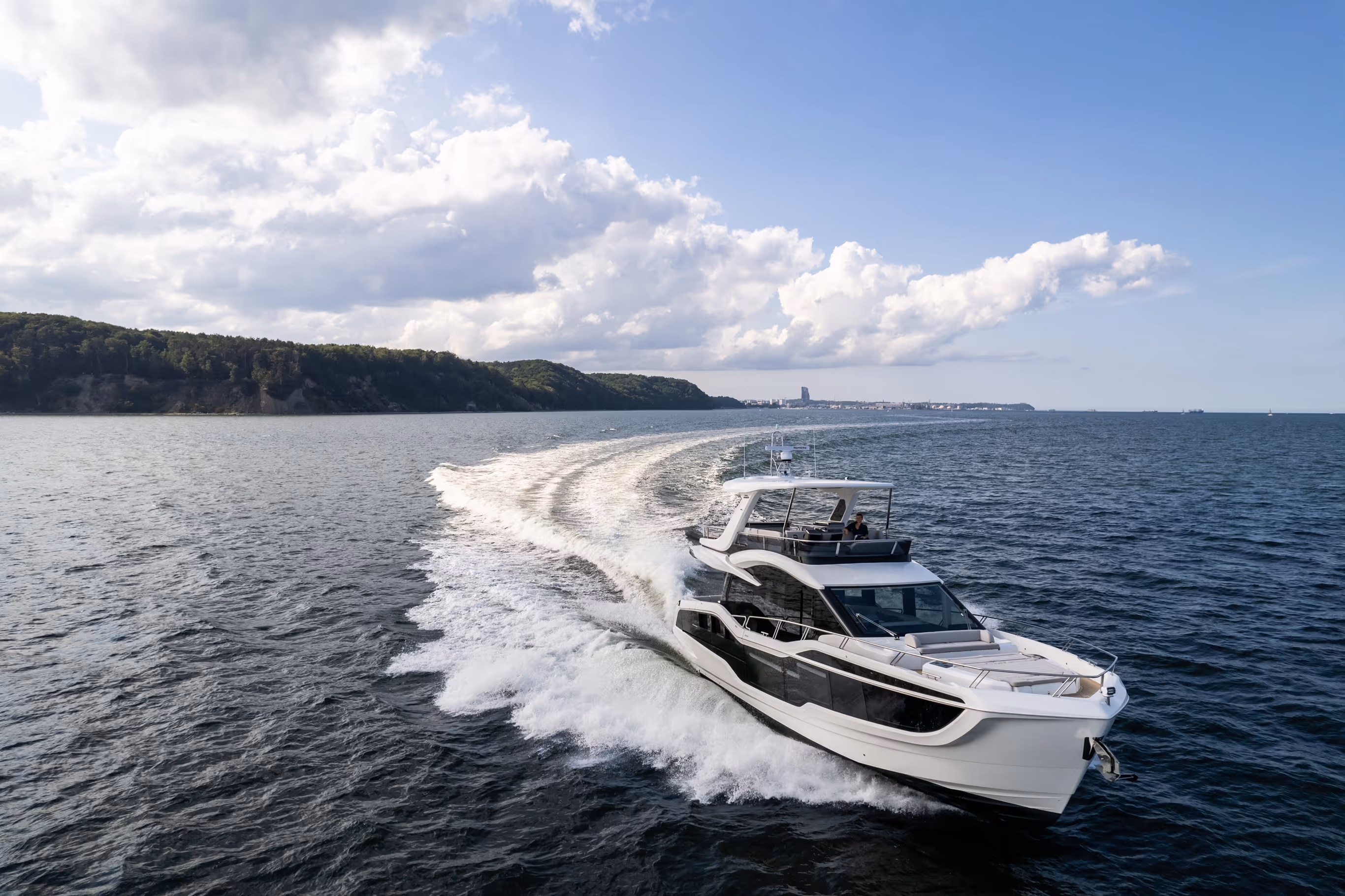 Galeon 560 FLY — photo 4