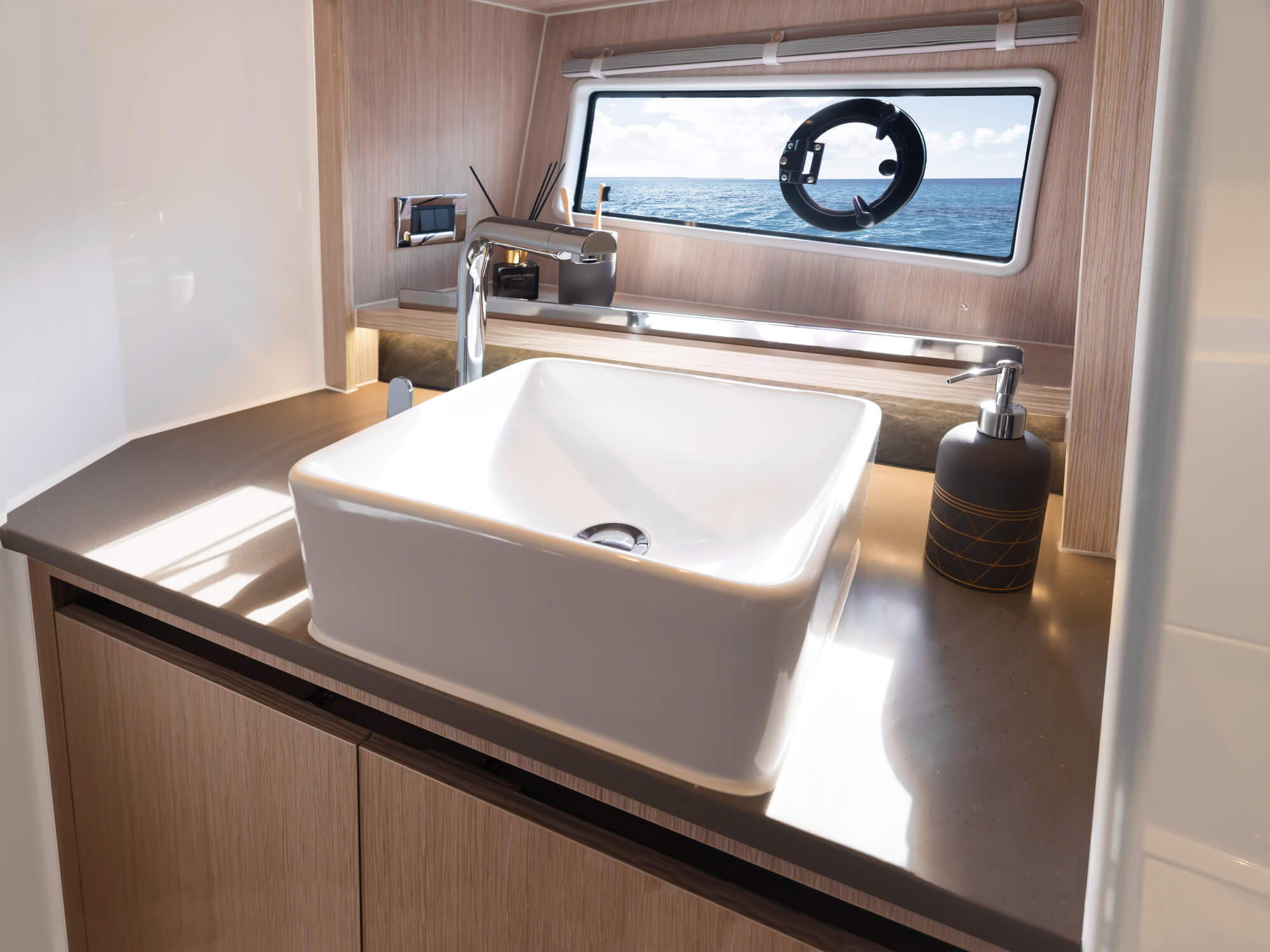 Sealine C335v — photo 8