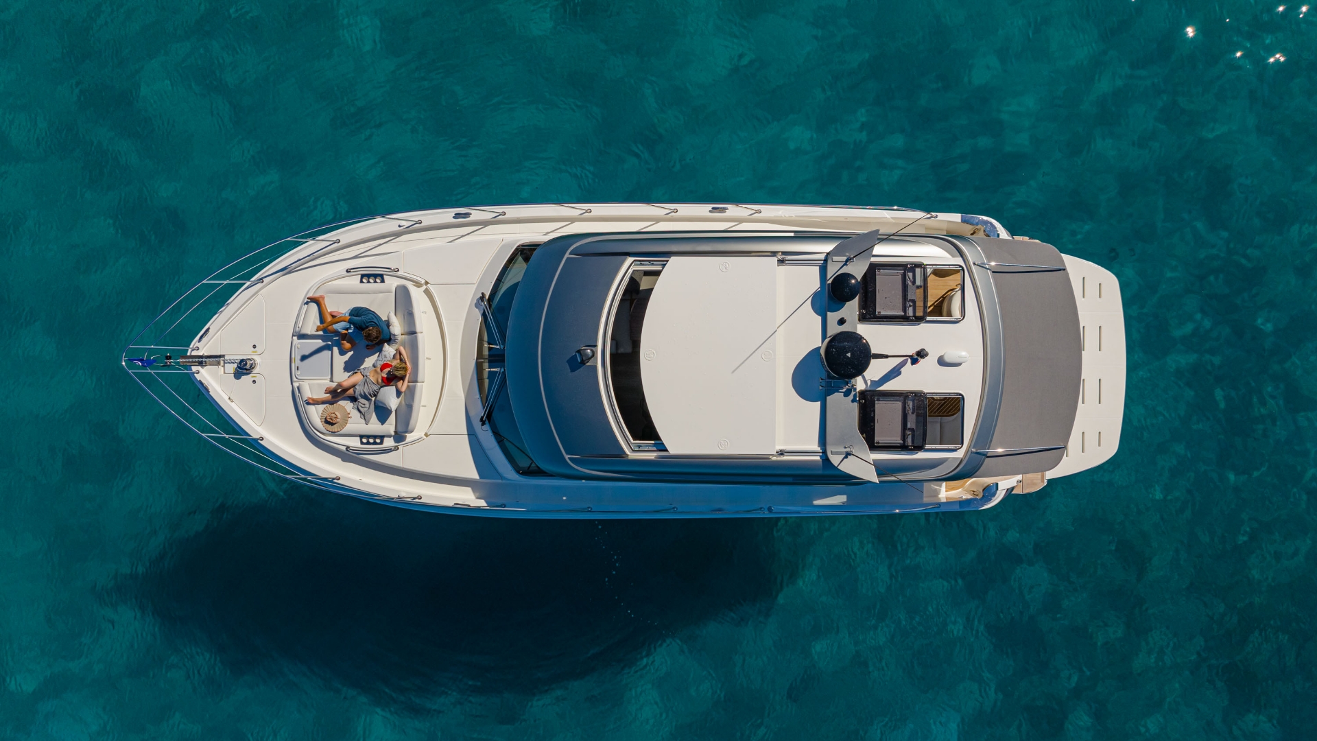 Riviera 4600 Sport Yacht Platinum Edition — photo 5