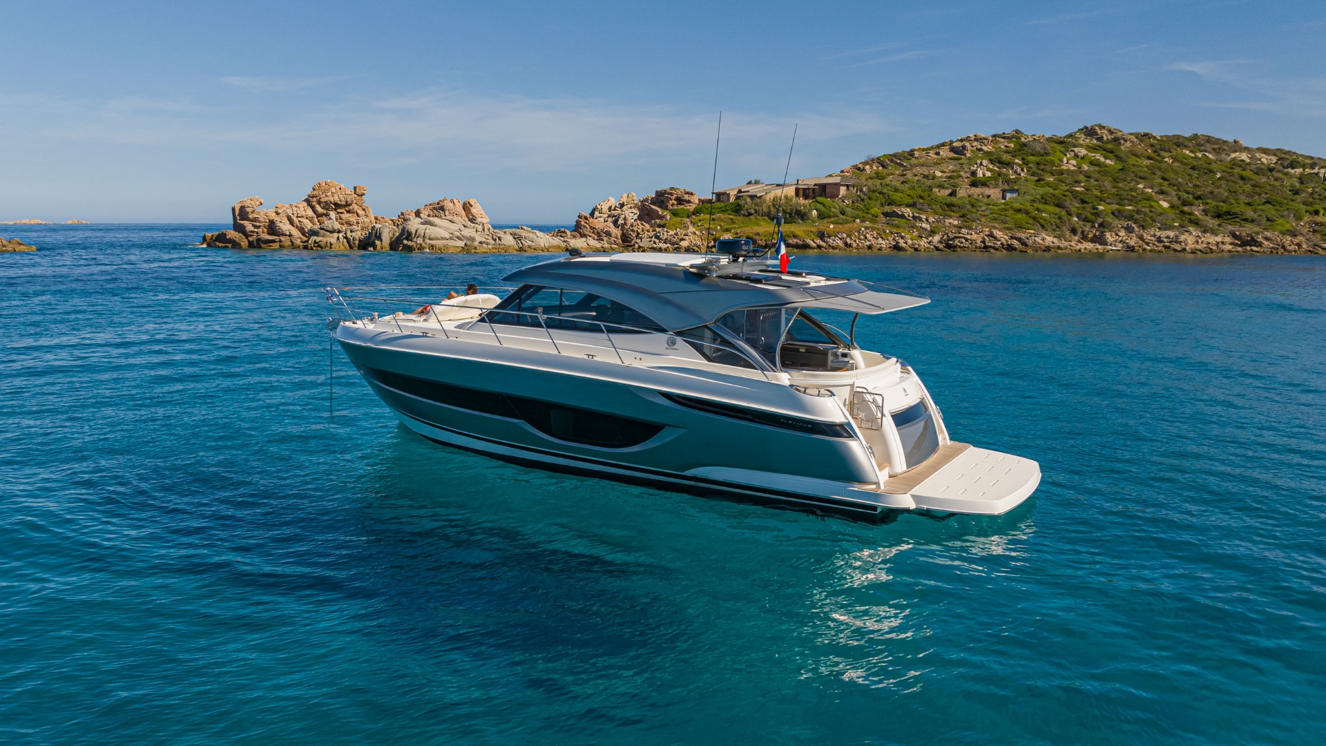 Riviera 4600 Sport Yacht Platinum Edition — photo 4