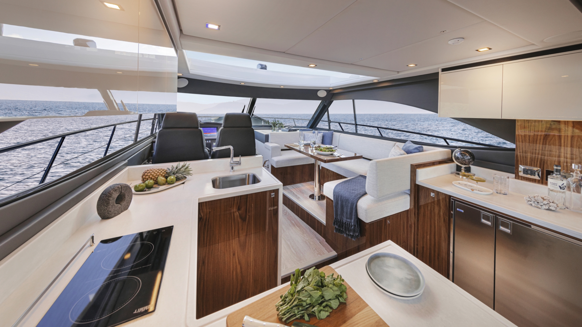 Riviera 4600 Sport Yacht Platinum Edition — photo 8