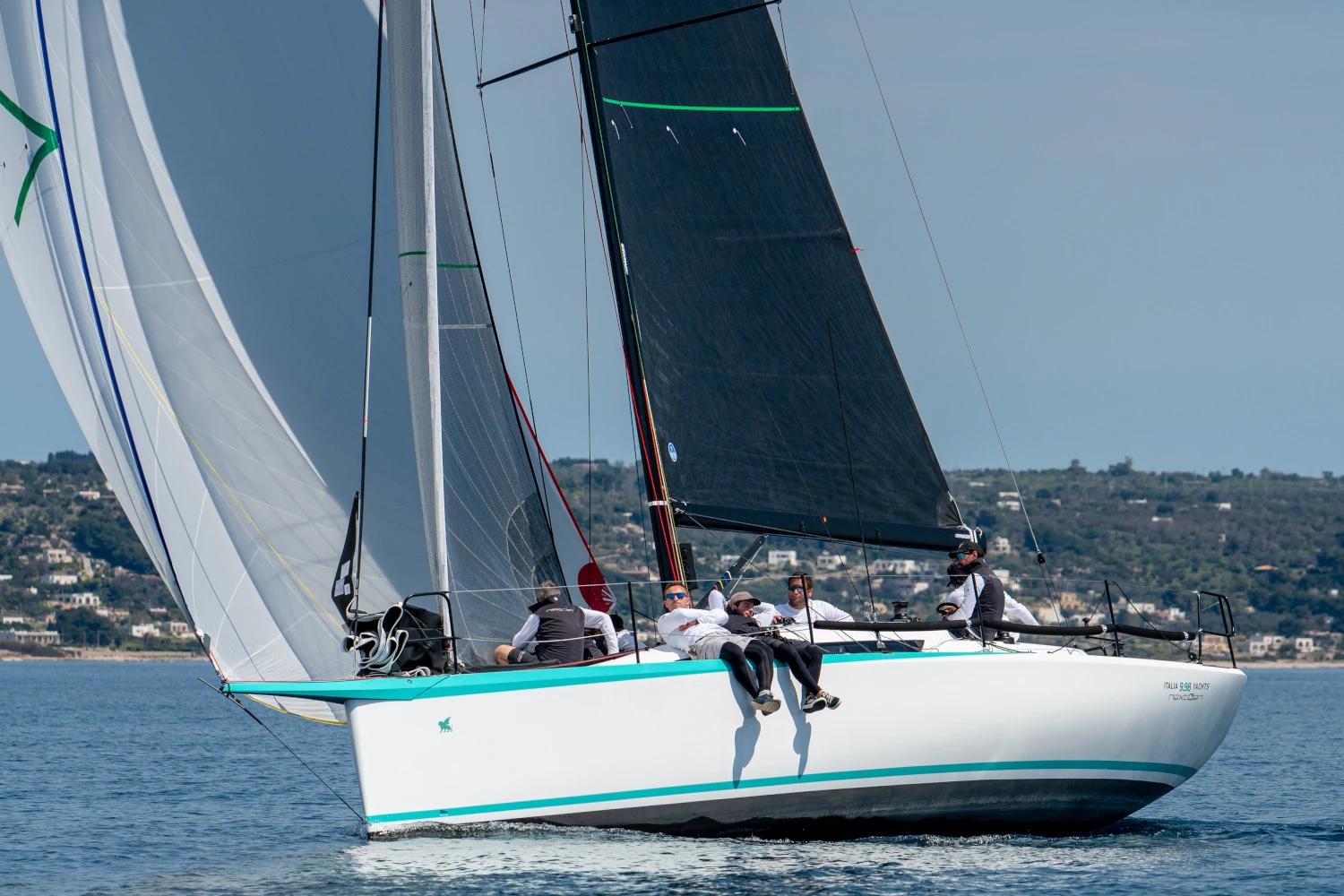 Italia Yachts IY 9.98 nextGen — photo 4
