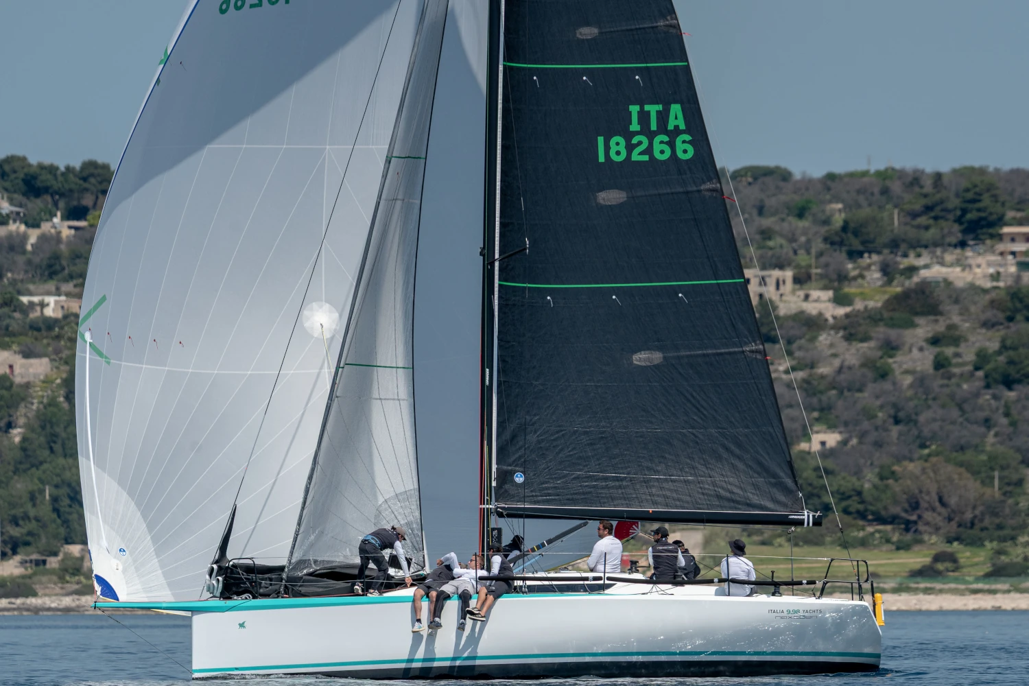 Italia Yachts IY 9.98 nextGen — photo 5