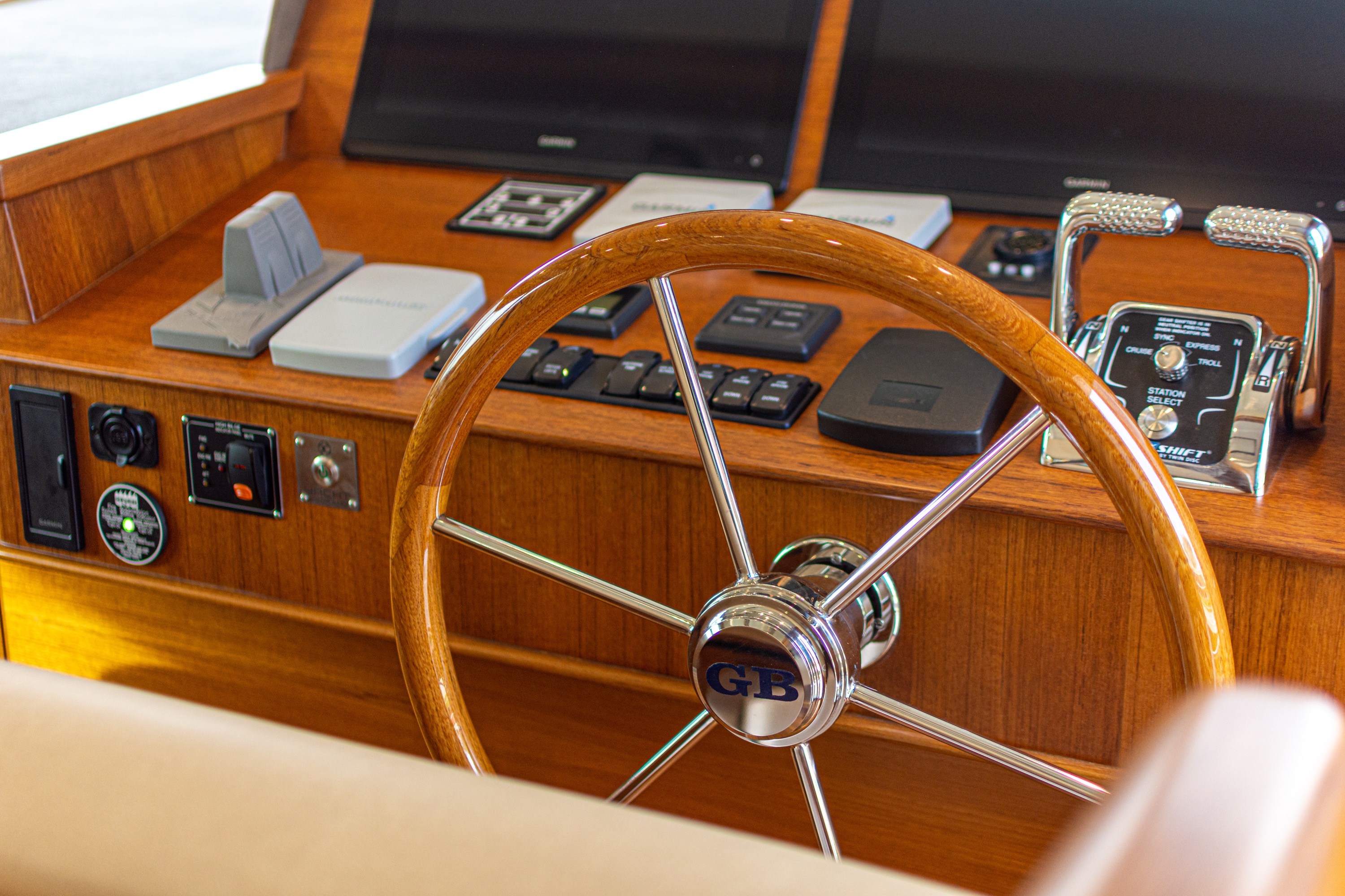 Grand Banks 54 — photo 3