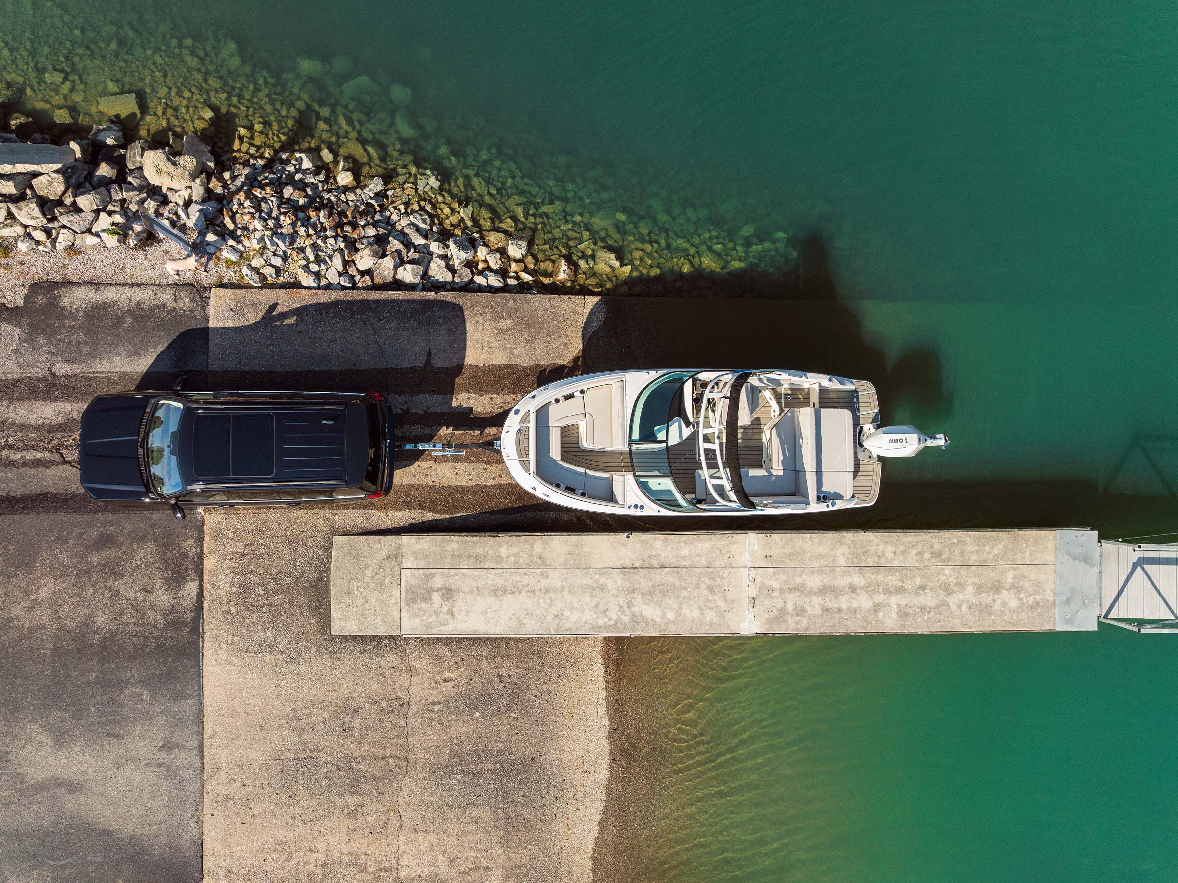 Sea Ray SDX 230 Outboard — photo 2