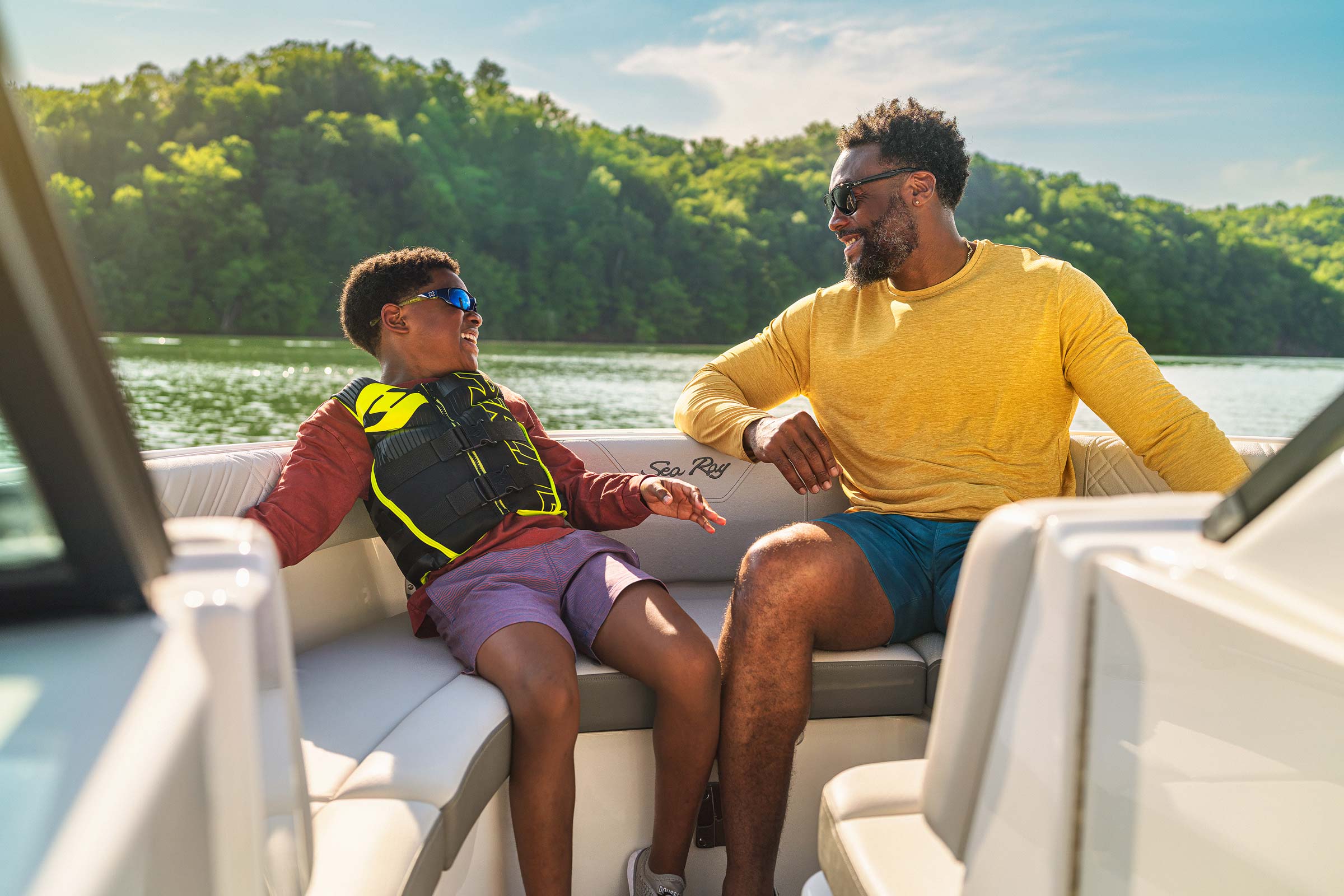 Sea Ray SDX 230 Outboard — photo 6