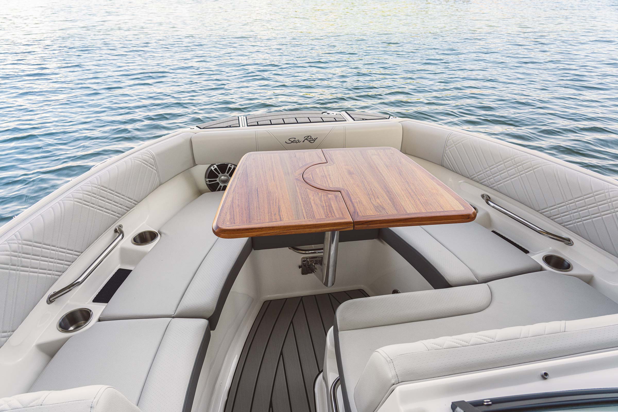 Sea Ray SDX 230 Outboard — photo 4