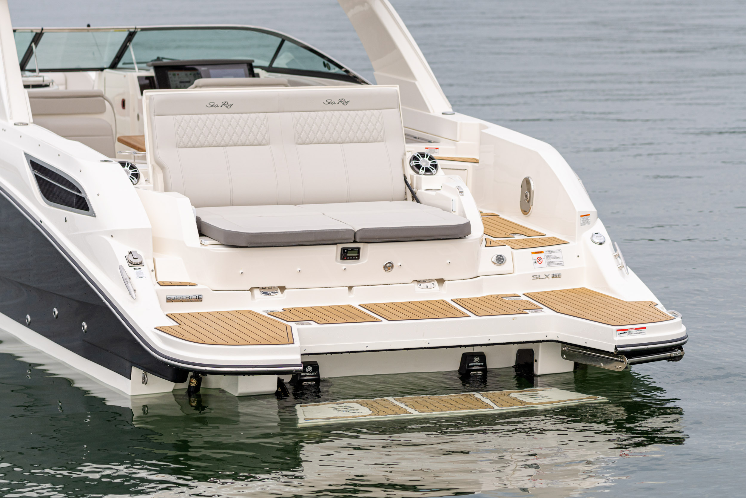 Sea Ray SLX 350 — photo 7