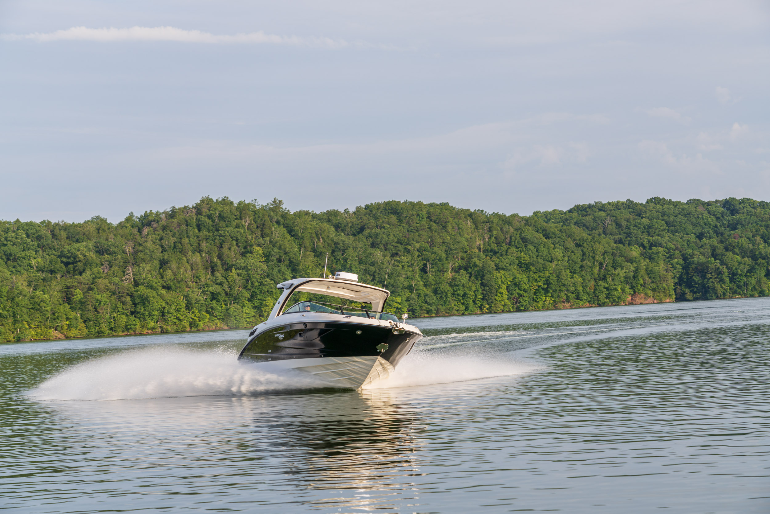 Sea Ray SLX 350 — photo 10