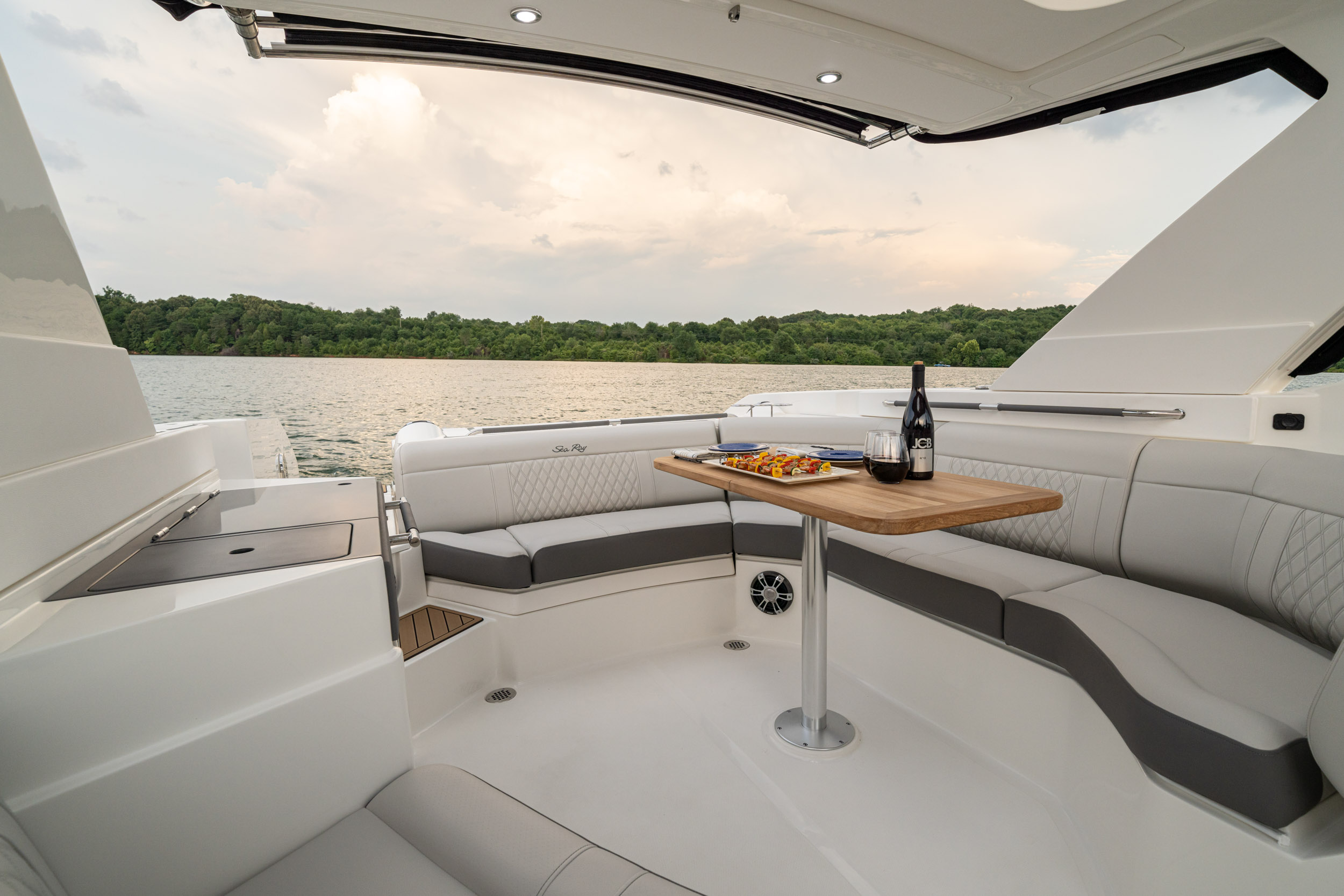 Sea Ray SLX 350 — photo 5