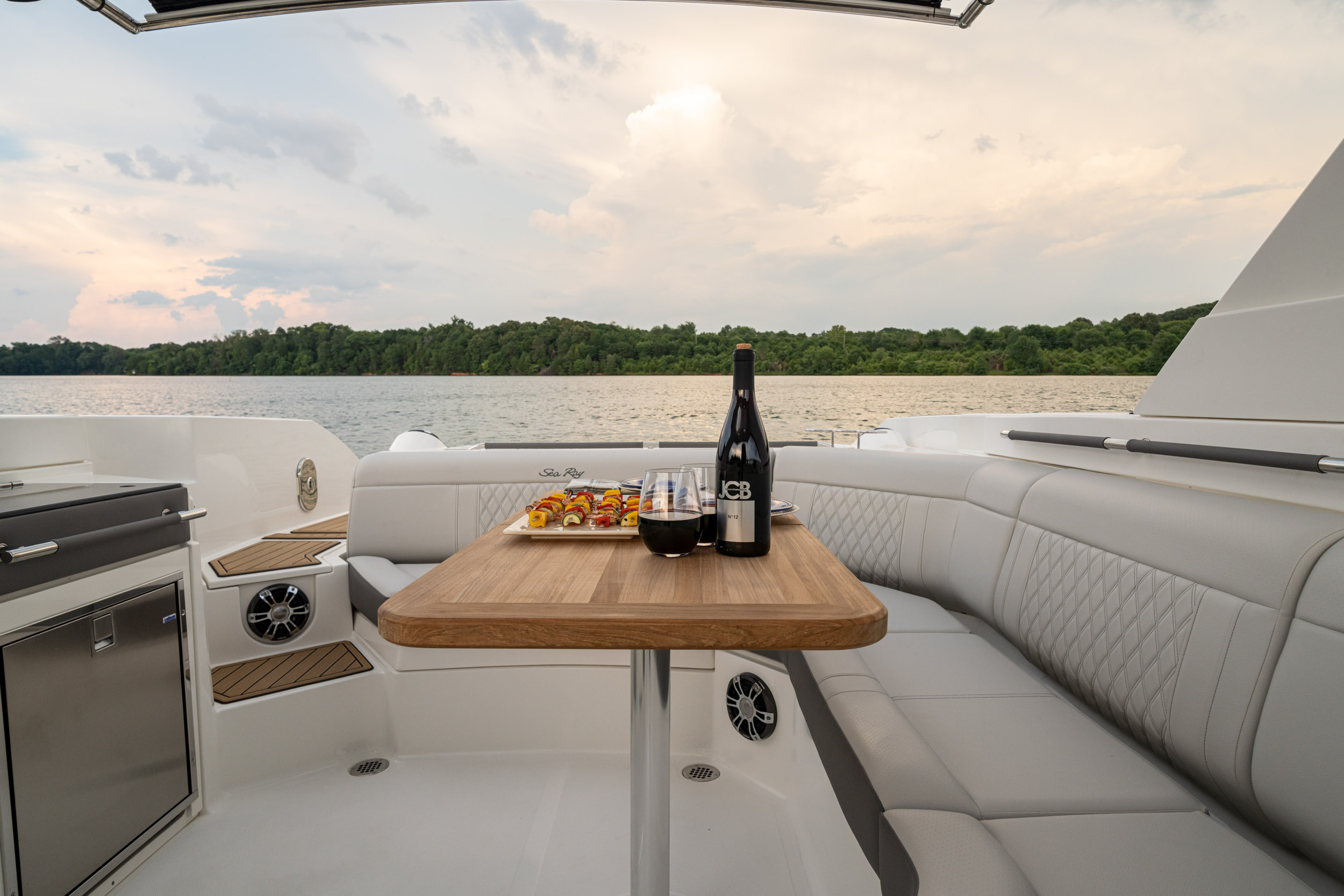 Sea Ray SLX 350 — photo 8
