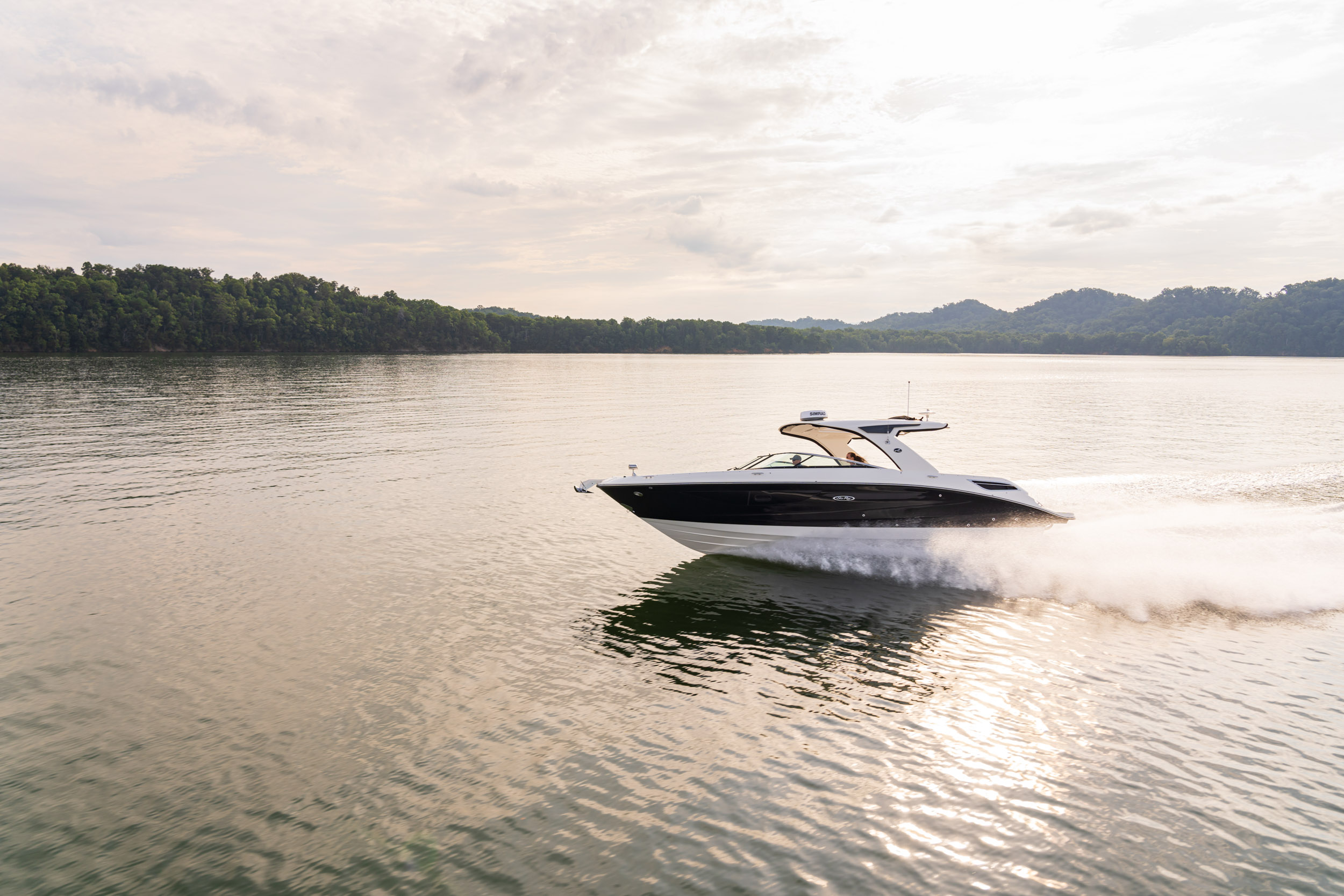Sea Ray SLX 350 — photo 4