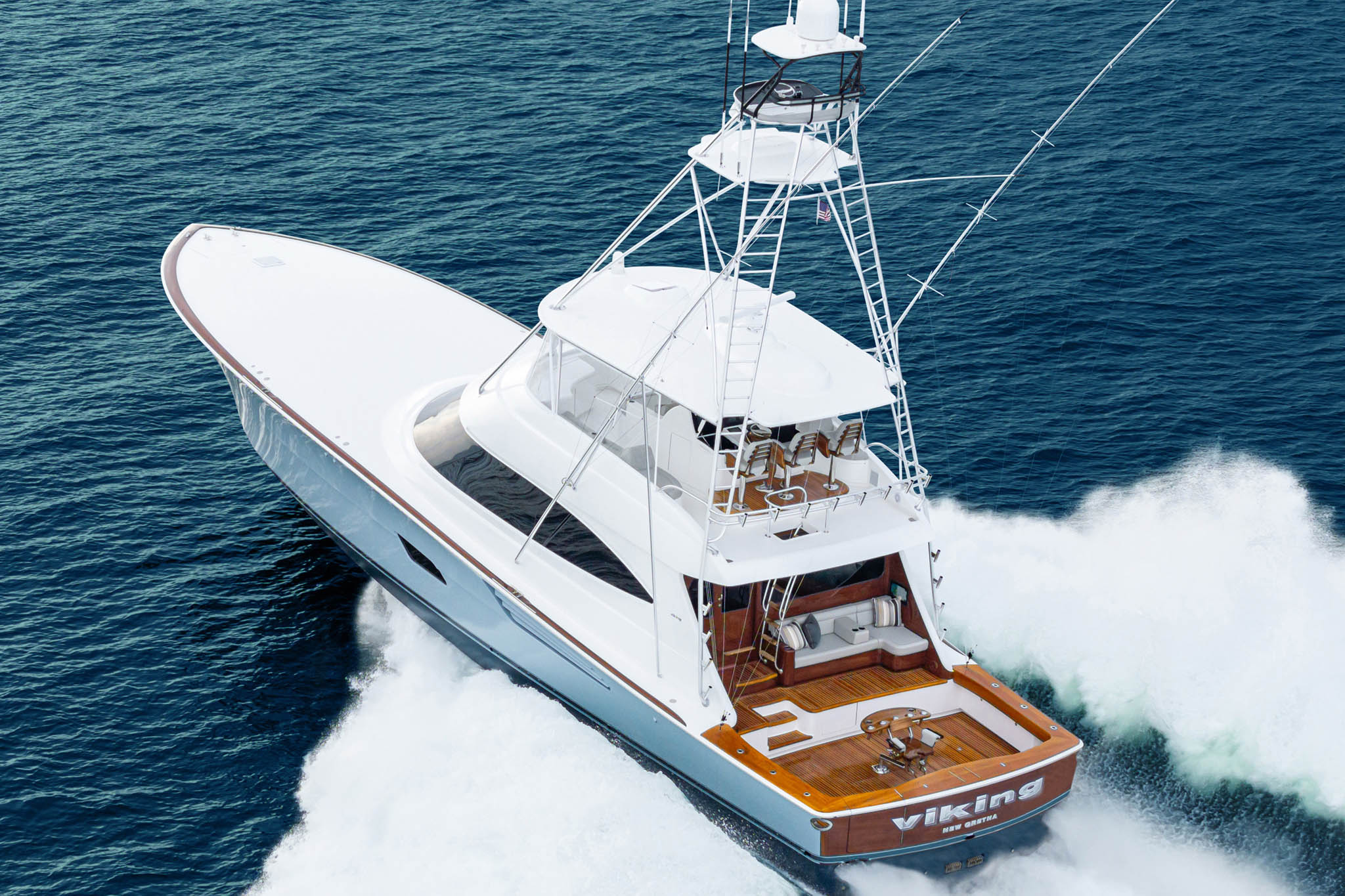 Viking Yachts 82 Convertible — photo 6