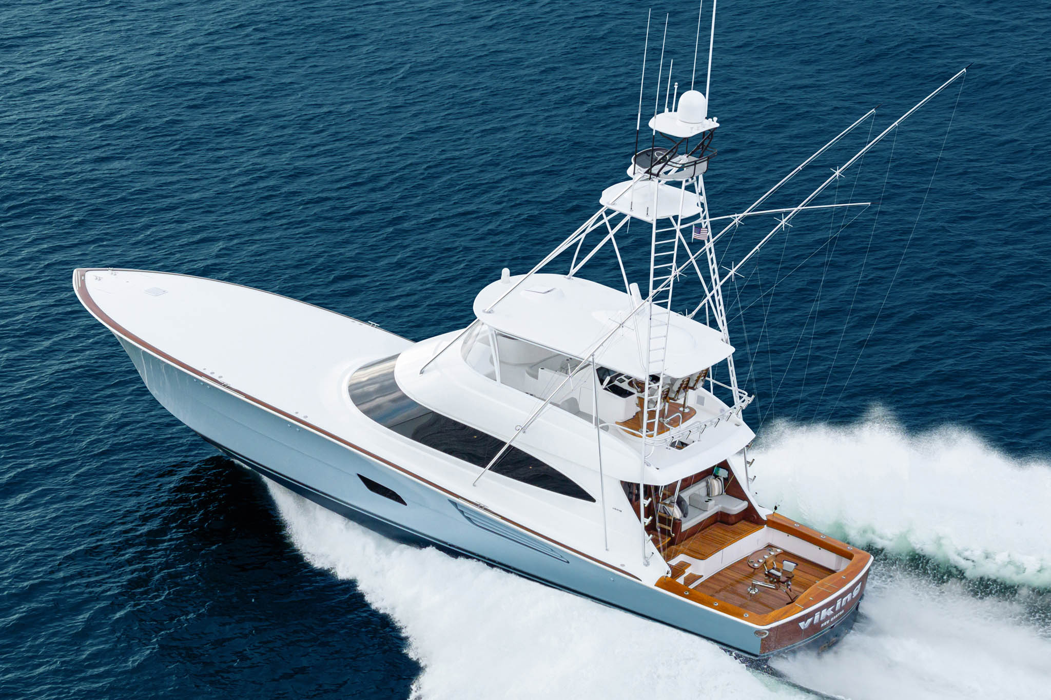 Viking Yachts 82 Convertible — photo 7